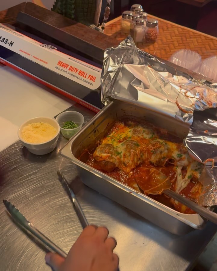 When your friend has a craving and you’re the best person for the job, you oblige. Anyone else want to try one? #futurespecial #extranapkins #carbscarbscarbs