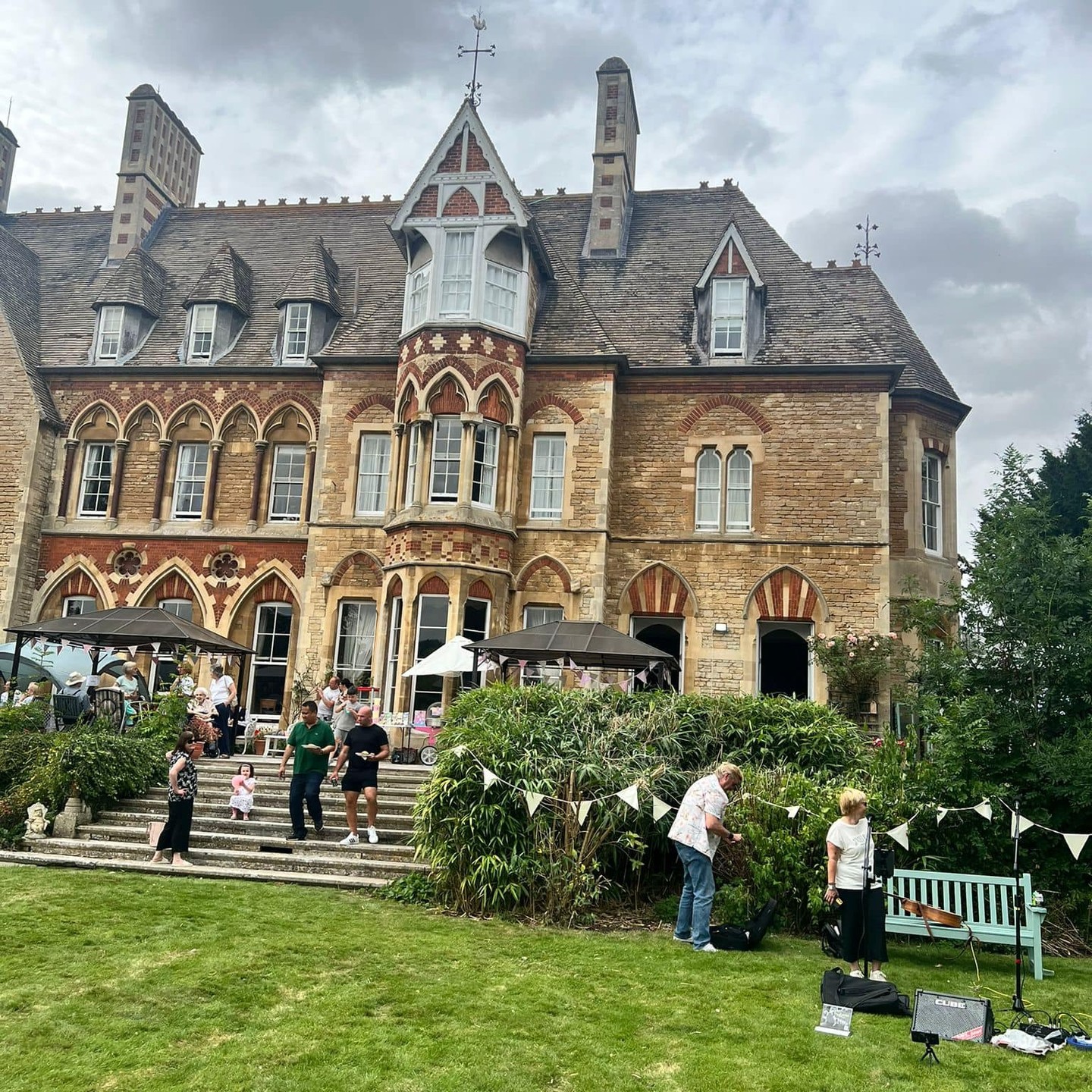 🎉 This weekend, Milton Ernest Hall in Bedfordshire turned up the heat with their biggest Summer BBQ ever! 🔥🌞
With lots of ticket sales, the home managed to raise an amazing £756 for the RSPCA Bedfordshire! This organisation was picked by the beloved residents at Milton Ernest Hall.🐾
The event was packed with live music, delicious free food, small business stalls, and of course, plenty of sunshine. ☀️🎶🍔
What’s your go-to BBQ treat on a sunny day? Share your favourites in the comments below! 👇🍖🌽