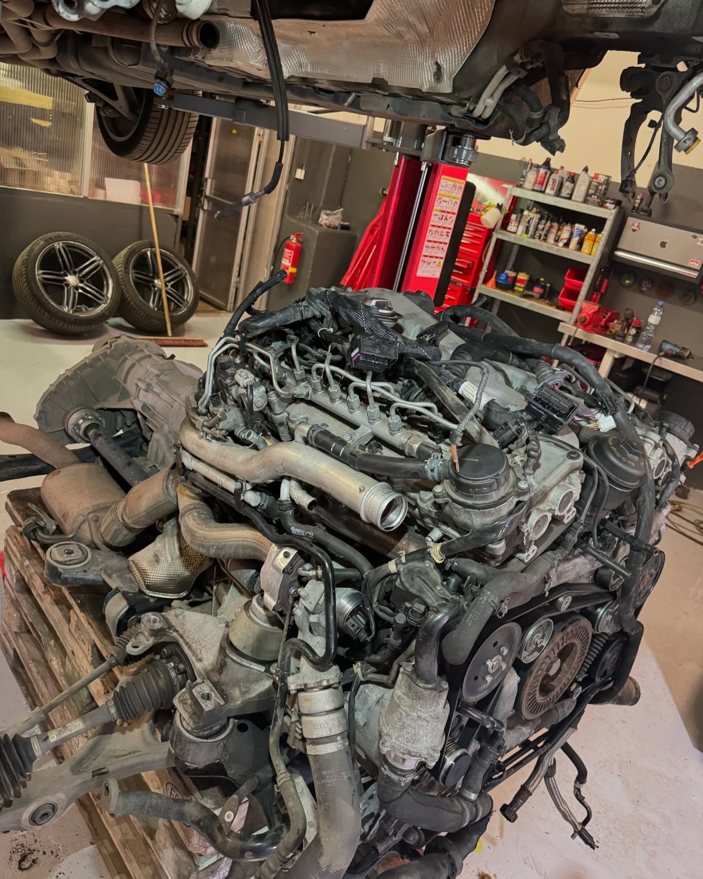 #v12 #v12tdi #engine #audi #audiq7 #brno #czechrepublic #biturbo #instagood #instaphoto