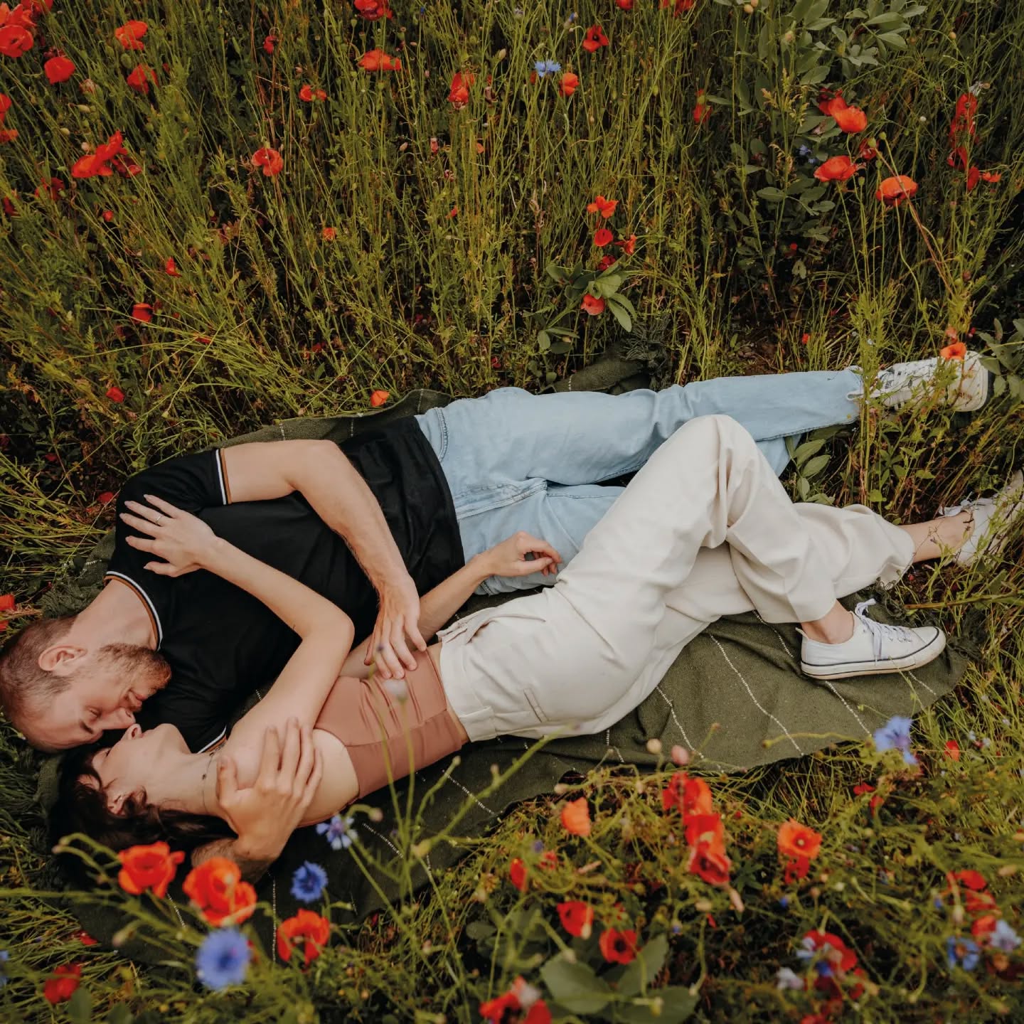 Paarshooting im Mohnfeld
statt Sonnenuntergang gab es ein bisschen Gewitterstimmung und somit super weiches Licht und einen spannenden Hintergrund.
Wie gefallen euch diese leuchtenden Bilder im Mohn?
.
.
.
.
.
.
#pärchenshooting #paarshooting #paarfotografie #pärchenbilder #pärchenfotos #coupleshoot #coupleshooting #portraitsmadeingermany #portraitsphotographer #portraitshooting #germanportraits #portraitsmadeingermany #peoplephotography #portraitphotography #belovedstories #loveandwildhearts #wildhairandhappyhearts #couplegoals #hochzeitsfotografie #hochzeitsfotografinthüringen #hochzeitthüringen #fotografthüringen #fotografinthüringen #saalfeld #rudolstadt #fotografjena #thüringen #sachsen
@phine_09 @erkhbt