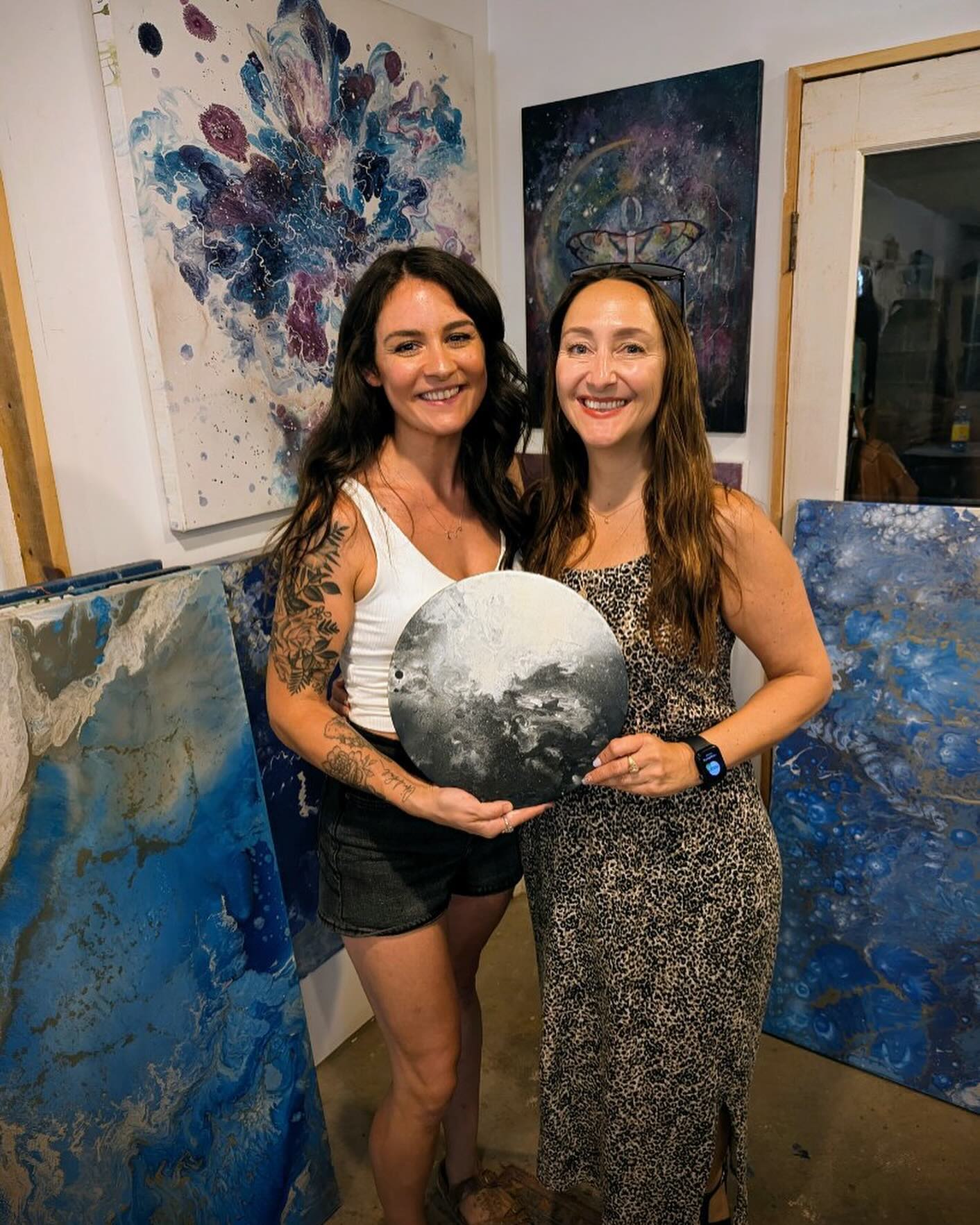 Each year in Saugerties, NY, local artists open up their homes to the public to show their work for the Saugerties Artists Studio Tour, it's my second year visiting and it's amazing to see the creativity taking place behind the unassuming doors of private homes and creative studios where these artists live.
One of my favorite visits last year was to see Tara Bach, and I was so happy to go back this year and purchase this beautiful moon ๐
Thank you to all the artists that opened their doors to share their work! Thank you @andrewrnyc and @johncook73 for taking me on the tour and a special thank you to Tara @bach.tara for sharing your work and also enlightening me with your Human Design wisdom! #manifestor Can't wait to get this piece up on my wall!
๐๐ซ๐จ๐ค
Also sharing @andrewrnyc's inclusion into the Groovin' Around Saugerties Hippie Bus street art event and some pictures from our visits to Fay Wood, Stephen Whisler, Sabine Reckewell, @shelleydavisfineart @i.m.lauren @angelagaffneysmith Tracy Phillips and @mostlymagicmer ๐ฆ๐ฟ๏ธ ... make sure you watch to the end of the final video! ๐คฃ
#art #artist #saugerties #newyork #weekend #galleries #dowhatmakesyoursoulshine #entrepreneurialsoul ๐ฆ