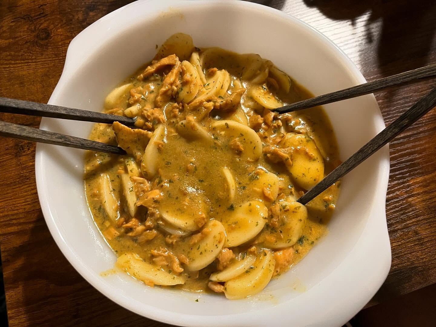 Curry Chicken Tteokbokki ~
👉
1. Soak Tteokbokki in warm water about 3 minutes and then microwave it for 1-2 minutes.
2. Take thin sliced chicken and cook in a bit of oil.
3. Add 1 tablespoon of sugar or honey until it caramelizes and then add about a quarter cup of water.
4. Add tamari soy sauce to flavor (we did a few tablespoons) and add cornstarch water to desired consistency.
5. Add a tablespoon or so of curry powder and a tablespoon of parsley flakes.
6. Put tteokbokki in and continue cooking until it is soft.
~
~
~
~
~
~
~
~
~
~
~
~
#food #recipe #cooking #foodiegram #instafoodie #quickrecipes #instarecipe #homecookedmeal #cookathome #simplerecipe #happycooking #foodpic #eat #foodblogger #foodlovers #foodie #yum #foodstagram #instafood #cookingtogether #recipes