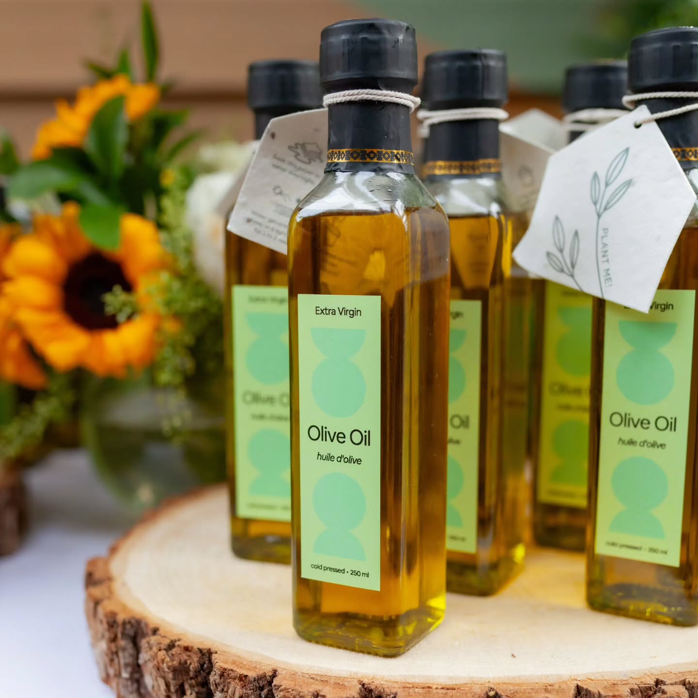 Custom favors carefully curated in-house. 🫒
.
.
.
.
.
.
.
.
.
.
*This service is only available with certain packages.
#custom #customfavors #favors #bonbonniere #diyfavors #plantme #seedpaper #oilve #oliveoillovers #glitzetglamor