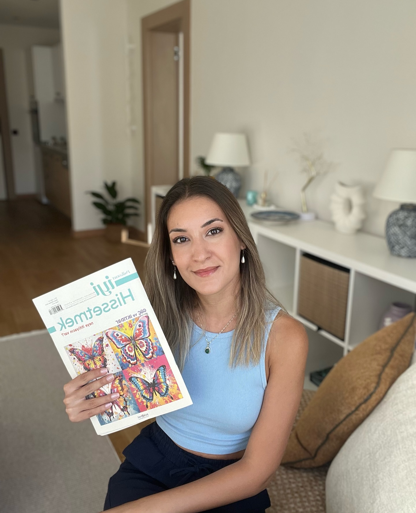 @iyi_hissetmek_dergi ‘sinin “Güç ve iktidar” konulu sayısı için geçtiğimiz sezon final yapan “Aile” dizisinden yola çıkarak kötüye kullanılan ebeveyn gücünü anlattım.
Dergiye @psikonet yayınları üzerinden ulaşabilirsiniz.
#şematerapi #iyihissetmek #iyihissetmekdergi #ebeveyn #ebeveynlik #güç #psikoterapi #psikoloji #psikolog #kitapönerisi