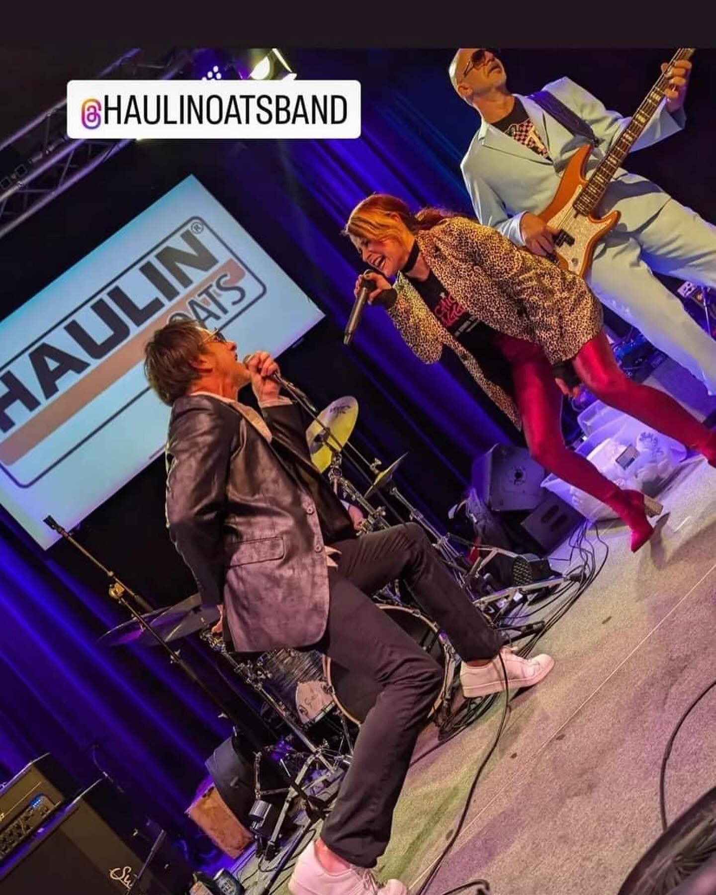 Had a spectacular time @clubfox_rwc performing as @chick_jagger last night - including sitting in with @haulinoatsband on Ain’t Too Proud to Beg! #rocknroll #tribute #rollingstones #stones #hallandoates #haulinoats #chickjagger