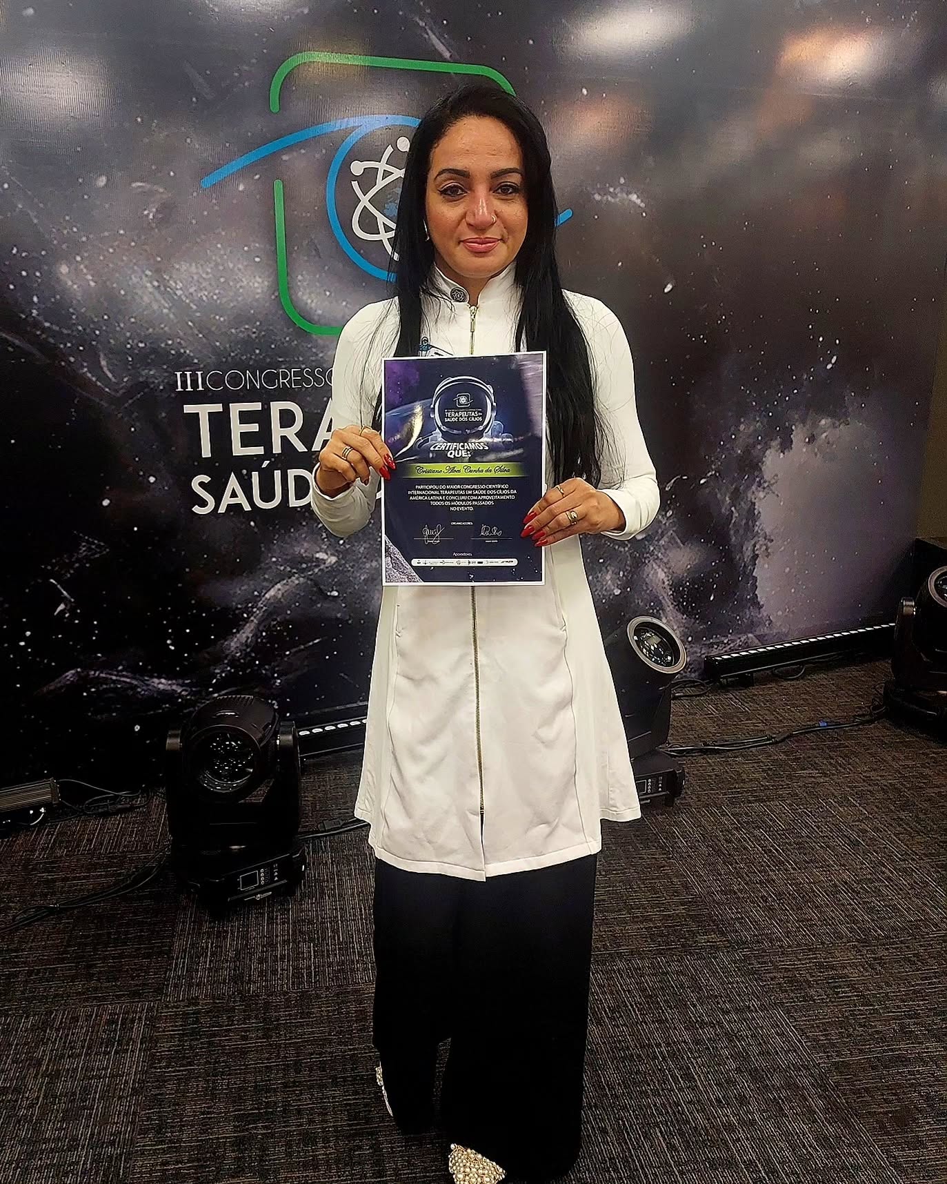 ✨ Orgulho em compartilhar mais uma certificação recebida no Congresso das Lash Terapeuta!
Participar deste evento foi uma experiência enriquecedora, e estou orgulhosa de ter obtido este reconhecimento. Esta certificação não só valida meu conhecimento, mas também me permite oferecer técnicas ainda mais avançadas e seguras para você.
Cada conquista é um passo em direção a oferecer um serviço de excelência e elevar o padrão dos cuidados com os cílios. Agradeço a todos que me apoio e confiança!
Vamos agendar sua próxima sessão e experimentar o que há de melhor em Lash Terapia! 💫
#LashTerapia #Certificação #CongressoLash #BelezaDosCílios #EstéticaAvançada #inovação