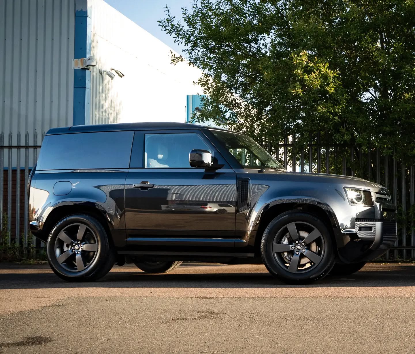 90 vs 110 - Carpathian Commercials.
Which are you taking for the weekend?
#carpathiangrey #landrover #landroverdefender #defender #defender110 #defender90 #defendercommercial #landroverdiscovery #discoverycommercial #landroverlove #vehicleconversion