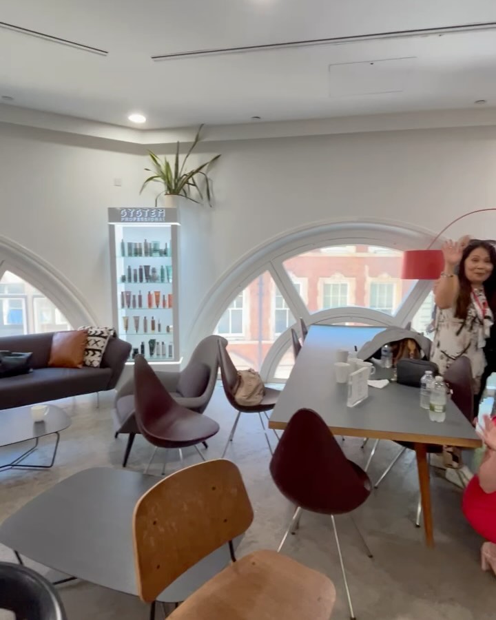 Big thanks to @wellaprofessionalsuki for inviting our co-director Raymond to speak at their recent #WPGHC day! 🎤 Raymond had the pleasure of helping over 60 salon owners and chair renters make crucial connections between their hard work and the prices they charge. 💇♀️💸
Shout out to Wella and the fantastic audience for making it such an inspiring event! 🌟
If you're a salon owner or chair renter struggling with pricing, we'd love to hear from you! 💬 Drop a comment below or reach out to Raymond directly at raymond@mysalonmanager.co. Let's start the conversation! ✨