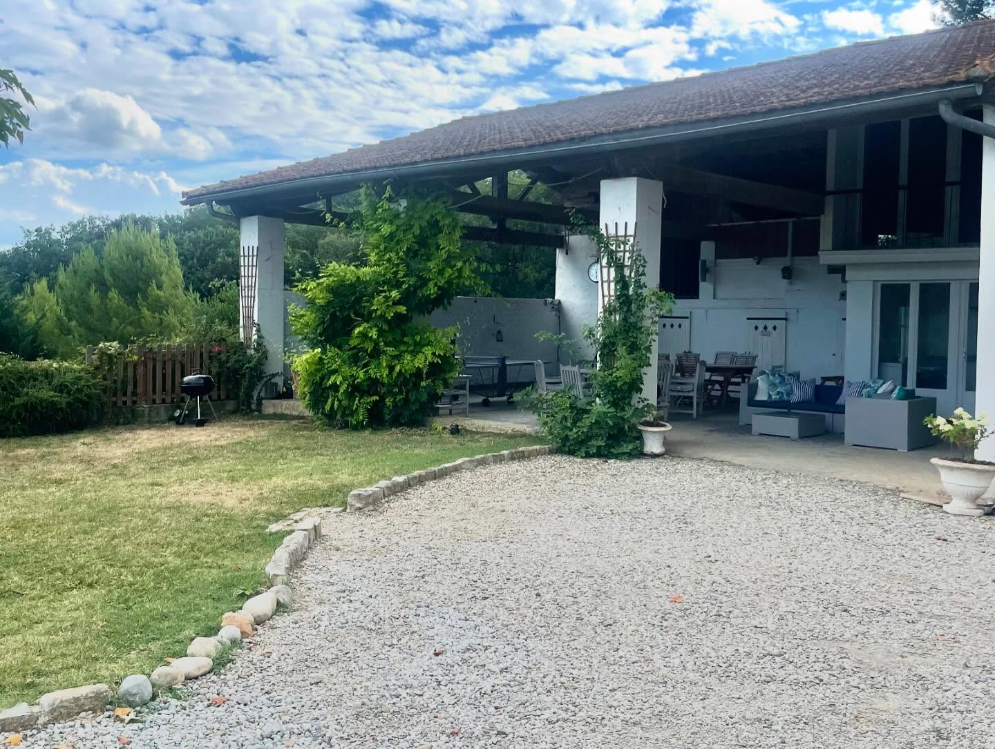 Our poor grass is frazzled by this sun 😢 Just taking it all in before our next guests arrive. The dorm is ready for the kids 😁 and the 🍾 is on ice for the adults. holidayswithkids #southoffrance #summernights
