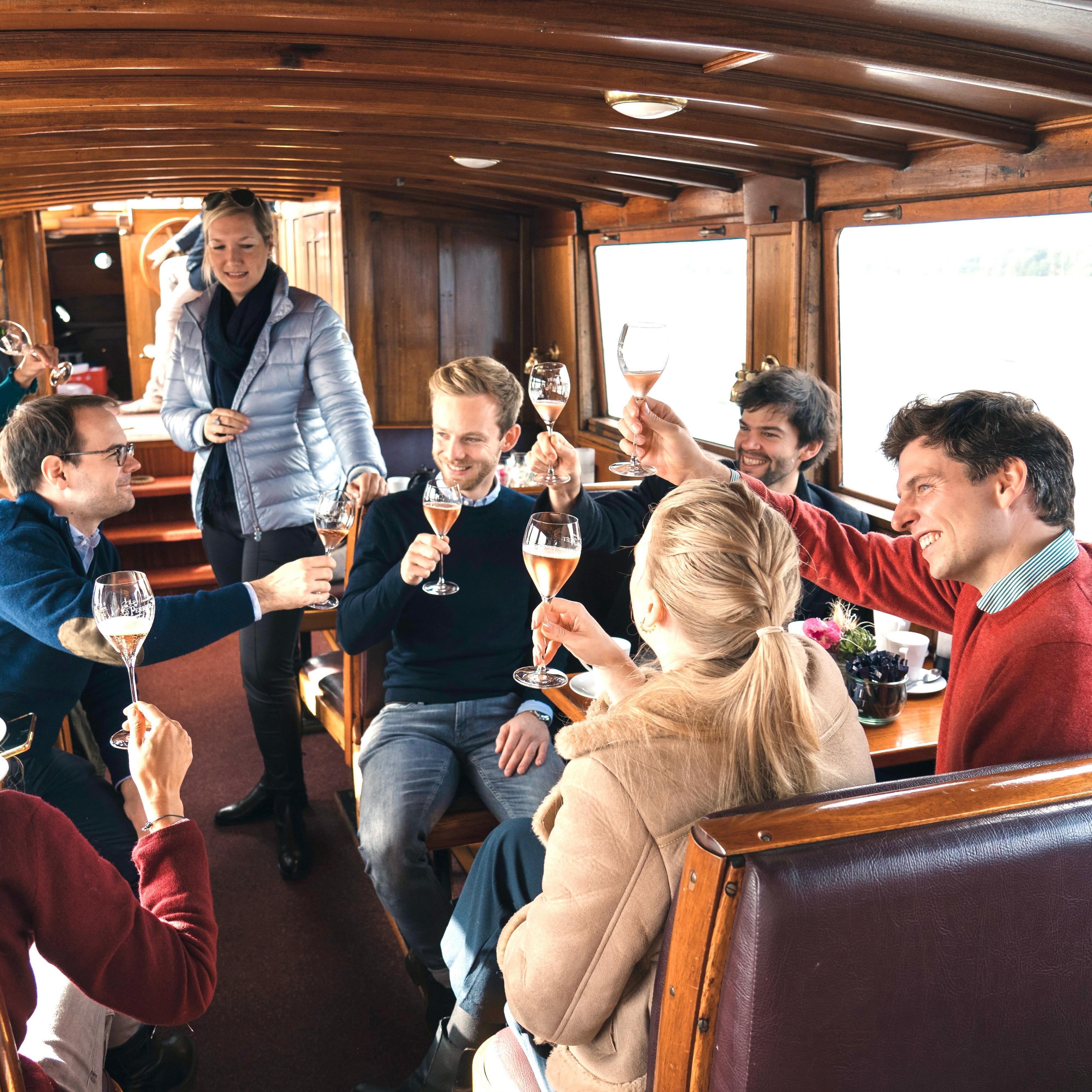 Feiern auf dem Scharmützelsee.
#eibenhofbadsaarow #scharmützelsee #eventlocation #bootstour