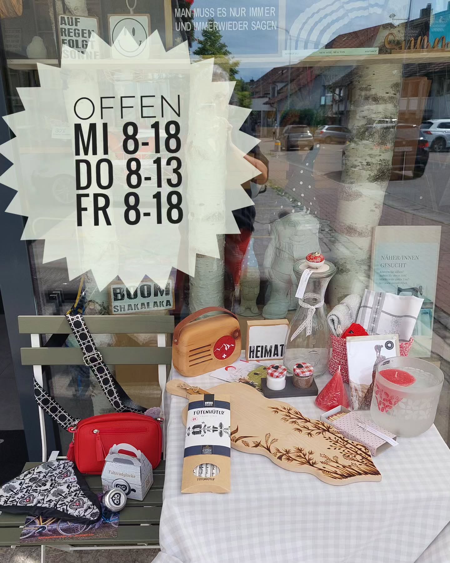 SCHÖNES & NÜTZLICHES in der 🇨🇭 gemacht
#Heimat
#Tradition
#schönesundnützliches
#handwerk
#rot