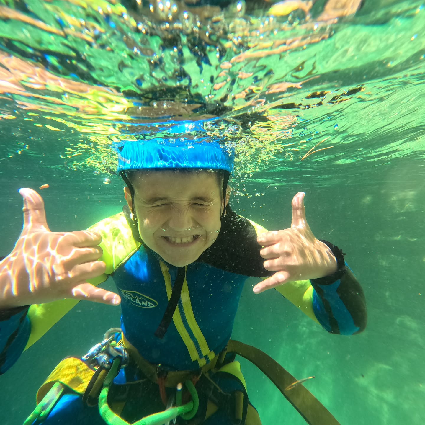 ¡Como disfrutamos en el río en familia! Seguimos con nuestras experiencias en familia en el paraíso, Ainsa!
.
.
.
.
.
.
#ainsa #barranquismo #ordesa #pyrénées #pyreneeën #boltaña #canyoning #mendia #huescalamagia