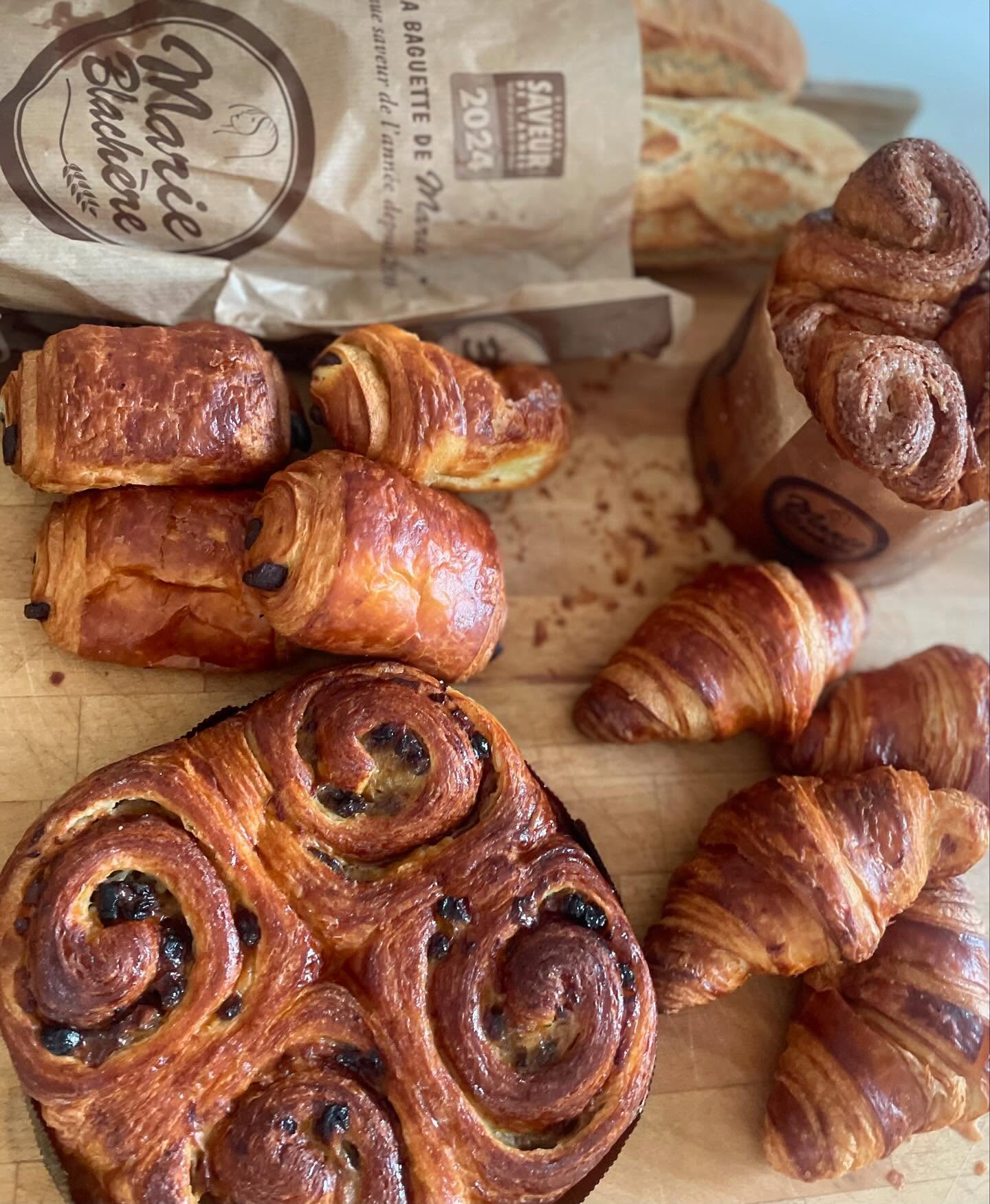 Impossible to leave Marie’s without some deliciousness…..#boulangerie #patisserie #croissants #painauraisin #brioche #bagette #southoffrance #holidaymodeactivated #dietstartsonmonday