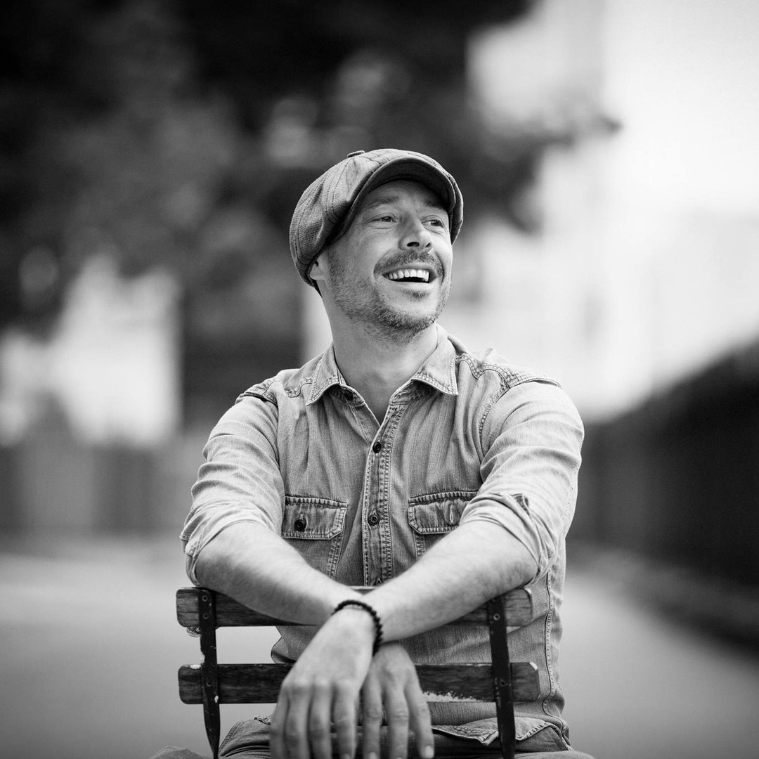 Découvrez Freddi Chellaoui ou @freddysphere, le coach vocal de la compagnie LCO pour l'année 2024-2025. 🎤