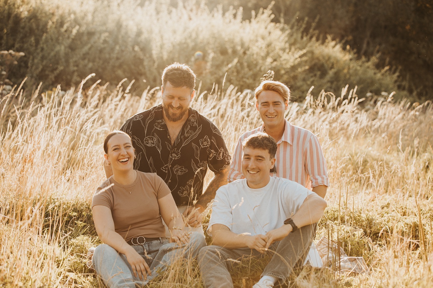 I can’t tell you how lovely it was to photograph a family with older children the other weekend. I’m so used to photographing gorgeous families with younger children, that I sometimes think we forget how important it is to capture those memories when the children are adults 🥹
The Connor family all travelled from all over the UK to be present for this photoshoot, i’m sure it was so nice for the parents to have them all together for a few hours while creating some memories to keep forever.
We had such a nice stroll around Sence Valley, Ibstock, while golden hour was showing itself, giving us some beautiful light to work with too 🥰