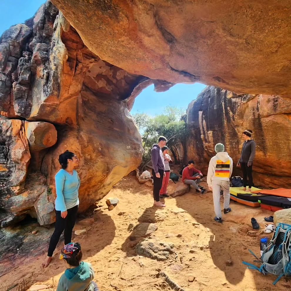 Snaps from our time in Rocklands earlier this month 🌄
It was a weekend filled with beta below the boulders,
Walks amongst the flowers and across the flowing rivers,
Stretching around the fire,
And oh so lucky with the rain only coming down whilst we slept!
Thank you for joining us and allowing us to guide your experience.
Special shoutout to @samuelsendzul, who's been with us since the beginning, for sending the proj! Featured in pic 2 🙂
@yumna.moosa thanks for returning yet again 🌸 and blessing us with your and Sabr's playfulness!
And to the rest of the crew @gerritcrafford @lukevanschaik @keenankhaos and Leo you guys rocked it out there and we look forward to climbing together again soon 🌞