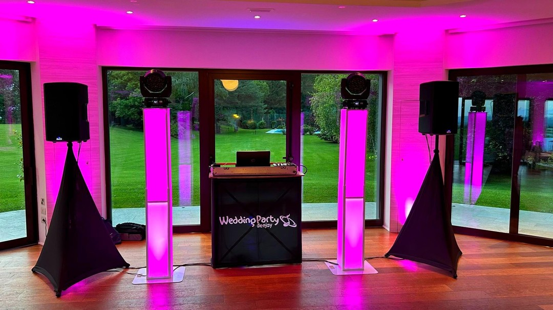 โจ Il tuo matrimonio da sogno merita un'atmosfera magica! โจ
Scegli WeddingParty per il tuo giorno speciale e lasciati avvolgere da un'esperienza indimenticabile di musica e luci presso la splendida Villa Repui a Cardana di Besozzo. ๐ง๐
๐ถ Musica personalizzata: Dal primo ballo al party finale, la colonna sonora del tuo matrimonio sarร esattamente come l'hai sempre sognata, grazie al nostro servizio deejay professionale.
๐ก Light Design spettacolare: Trasformiamo la tua location in un vero spettacolo visivo, creando atmosfere uniche e suggestive che faranno brillare ogni momento.
๐ Location esclusiva: Villa Repui offre una cornice da favola, e noi siamo qui per esaltarla al meglio, con luci che danzano in armonia con l'eleganza e la bellezza del luogo.
๐
Prenota oggi stesso: Non lasciare nulla al caso. Affidati a WeddingParty per un evento perfetto e senza pensieri. Contattaci per maggiori informazioni e per fissare un appuntamento!
+39 392 4964392
www.wedding-party.it
#WeddingParty #VillaRepui #MatrimonioDaSogno #DeejayService #LightDesign #MatrimoniEleganti #WeddingInspiration #CardanaDiBesozzo #NozzeIndimenticabili
