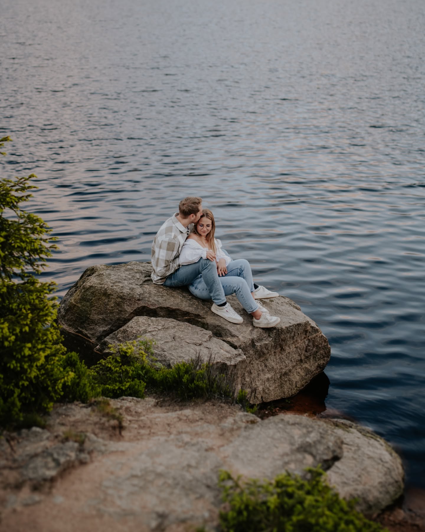In Vorfreude auf einen kleinen Kurztrip in den Harz im Oktober mit der lieben @stephanie_pachali_fotografie. Gibt es hier noch ein paar weitere Einblicke in ein super schönes Shooting am einer der schönsten Locations die ich dieses Jahr kennenlernen durfte 😍.
Vielen Dank dafür @jana.geschwentner_fotografie
@softgoldenpictures .
.
.
.
.
.
.
.
#pärchenshooting #paarshooting #paarfotografie #pärchenbilder #pärchenfotos #coupleshoot #coupleshooting #portraitsmadeingermany #portraitsphotographer #portraitshooting #germanportraits #portraitsmadeingermany #peoplephotography #portraitphotography #belovedstories #loveandwildhearts #wildhairandhappyhearts #couplegoals #hochzeitsfotografie #hochzeitsfotografinthüringen #hochzeitthüringen #fotografthüringen #fotografinthüringen #saalfeld #rudolstadt #fotografjena #thüringen #sachsen