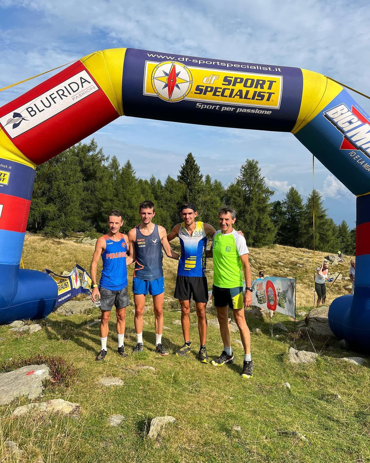 Vertical Scoggione 2024
Podio maschile 🏆
1. Luca Lanfranconi
2. Luca Albini
3. Giovanni Malugani
Podio femminile 🏆
1. Monica Maltese
2. Alessandra Pedrazzini
3. Giovanna Cavalli
👏🏼👏🏼👏🏼