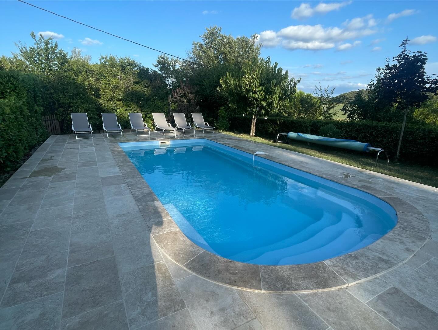 As we approach September we have the insulating pool cover out and ready for action. Super easy to use and on wheels, so you can move it out of the way. Roll out the cover, over the water’s surface, to keep the water temperature (warmed by the sun in the day) consistent #swimmingpool #swimmingpoolcover