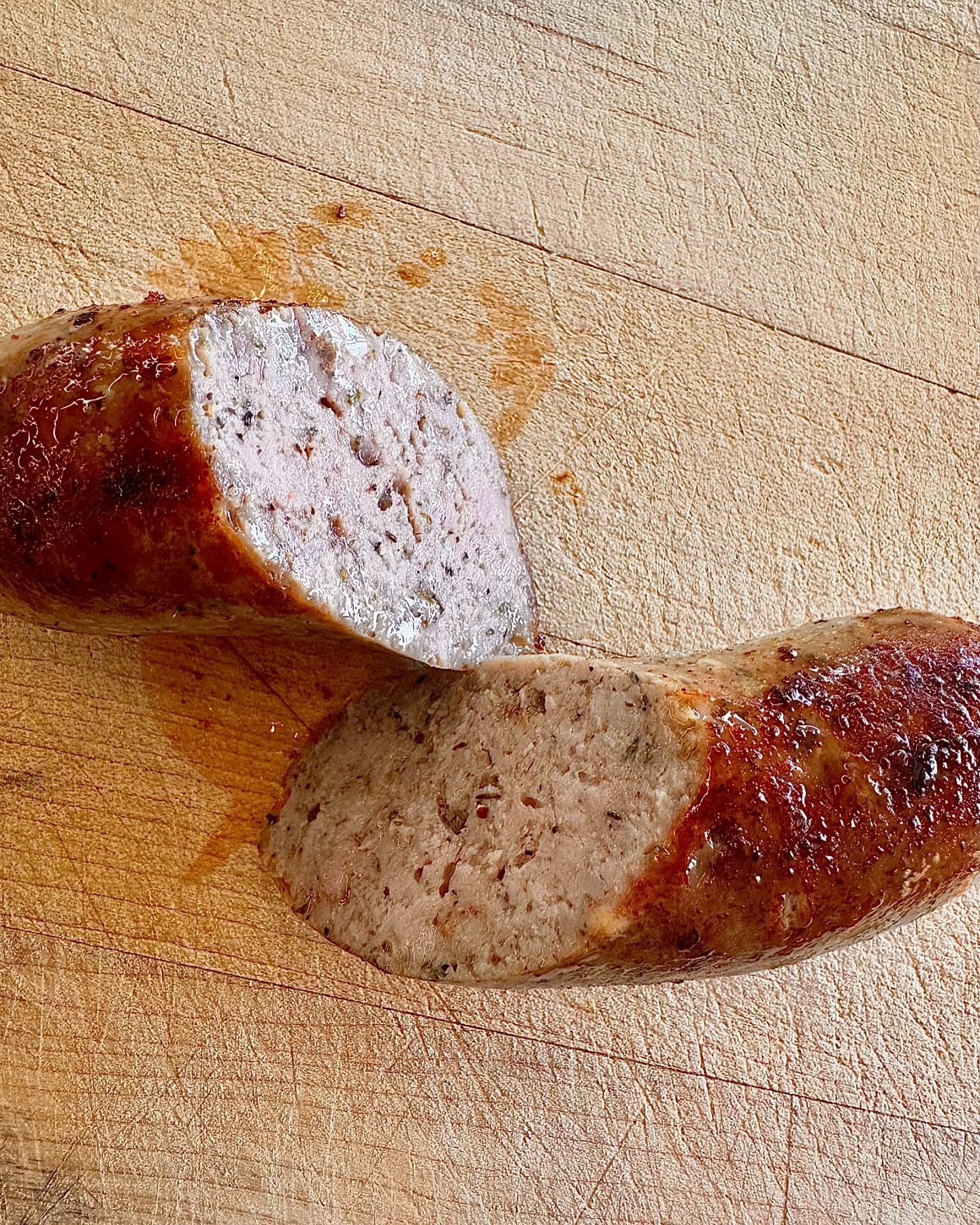 Parmigiano Reggiano. Roasted local garlic. Fresh rosemary. Black pepper. Come snag a few of these hearty links @slcfarmersmarket and @wheelerhistoricfarm this weekend!
#farmersmarketfinds #porksausage #falliscoming