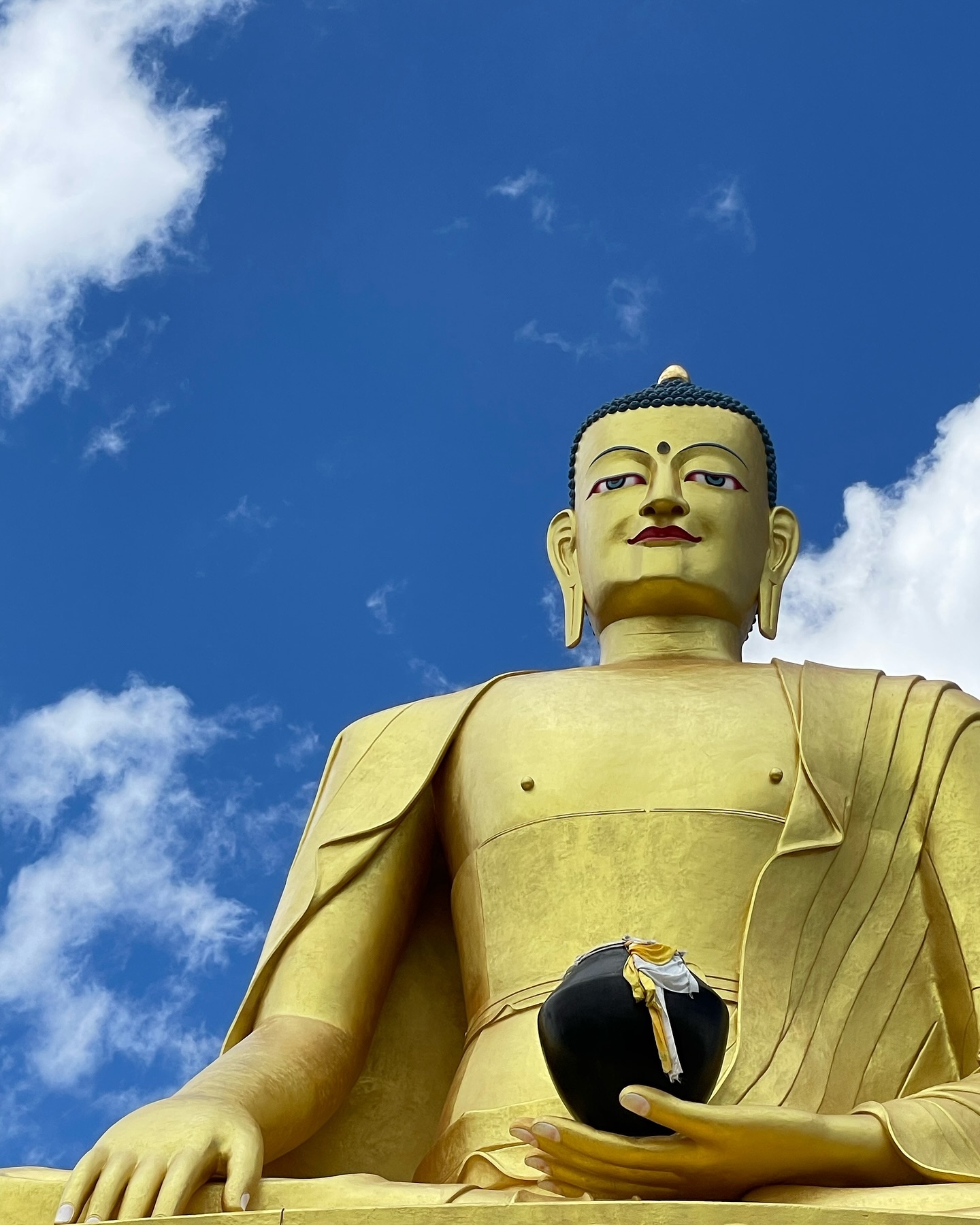 The recent Mentok Wellness retreat, hosted in collaboration with Stok Palace and Mentok Experiences, was a sold-out success, offering participants a blend of wellness, culture, and history in the heart of Ladakh.
The retreat featured a serene yoga session at Hemis Monastery, where the ancient surroundings enhanced the spiritual experience. A talk on yoga history in the palace museum provided insights into the practice’s deep roots. Participants also enjoyed curated healthy meals, crafted with local, organic ingredients, aligning with the retreat’s focus on holistic wellness.
The combination of these unique experiences, set against the stunning backdrop of Stok Palace, made this retreat an unforgettable journey of rejuvenation and cultural immersion.
#ladakh #wellnesstravel #yogatravel #wellnessjourney #wellnesstraveler #conscioustravel #luxuryretreats #luxuryretreat #consciousluxury #wellnessretreat #yogaretreat