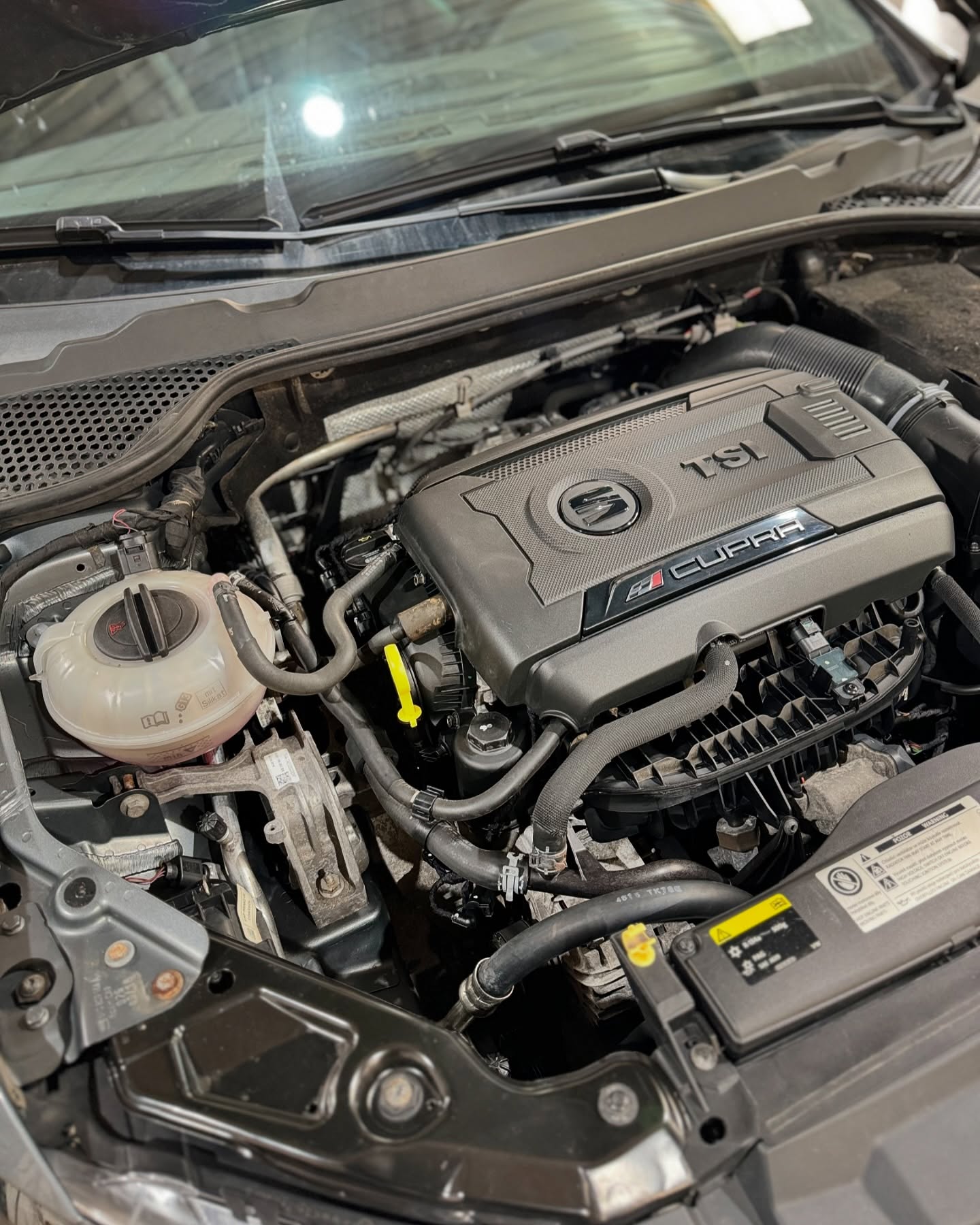 Seat Cupra 2.0 Tsi 💨
.
Výměna řetězových rozvodů
.
#seat #cupra #20tsi #service #chain #timing #originalparts
#group #car #hothatch #czech #czechboy #auto #cars #job #automotive #automotivephotography #instagram #instaphoto