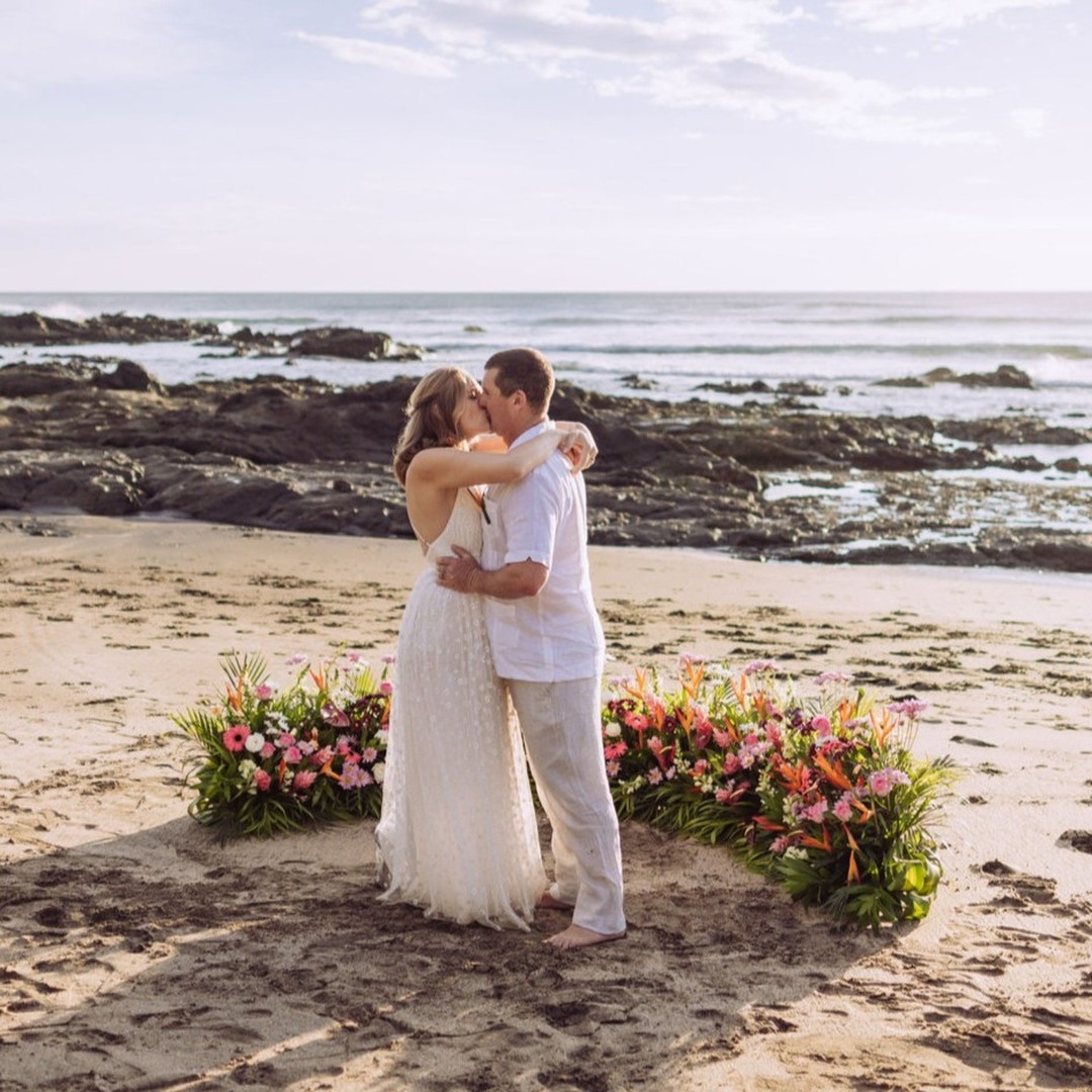 Sara + Joe
Playa Callejones (February, 2024)
Photo Credit: @j_yonkers_cr Jonathan Yonkers
Officient: Noel Ibo Campos
Congratulation to an incredible couple now expecting an amazing addition to the family.