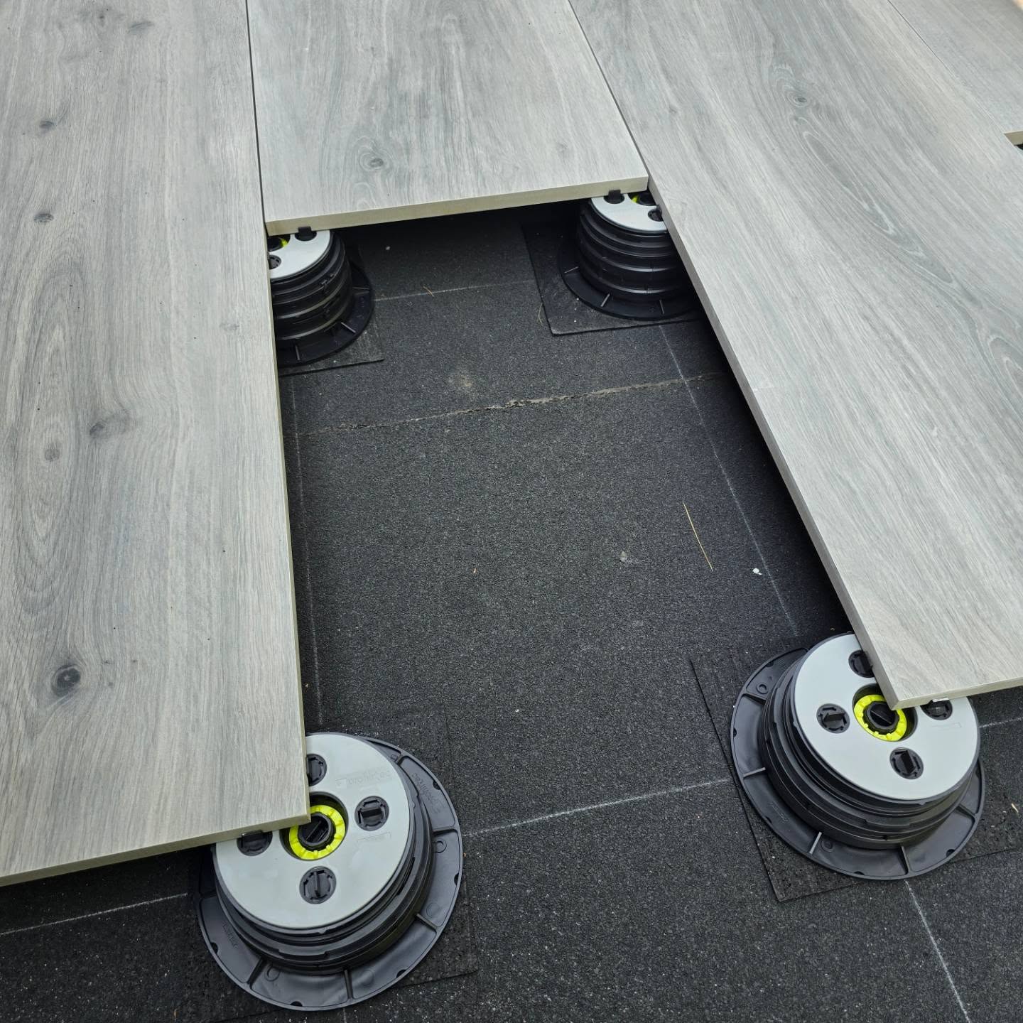 A little different than our usual work but this was the best solution to this complicated rooftop deck! Thanks again to @nolan_sundeck @sundecksolutions for the tips and tricks along the way. Those guys have this system dialed in!