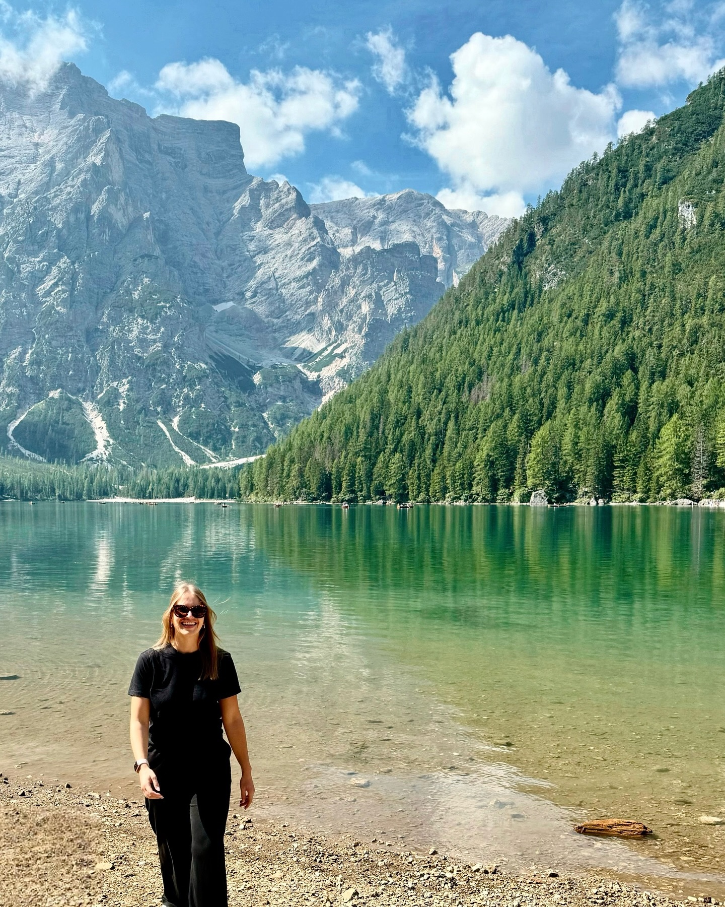 la beauté de cet endroit 💙
je comprends maintenant pourquoi ce lac est le + connu des dolomites 🥹
#lagodibraies #dolomites #italie #lesaventuresdelo #blogvoyage #voyage #photography