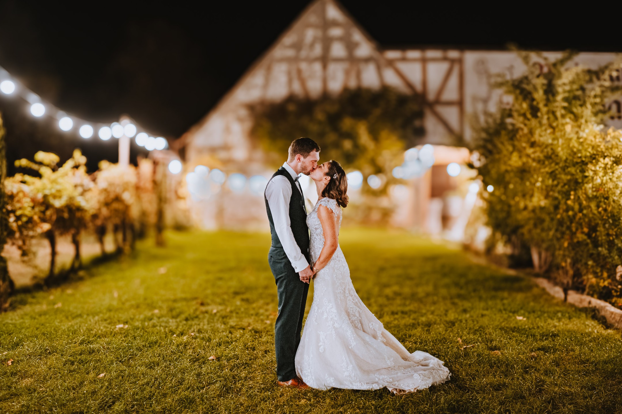 Hochzeit von Juliane & Marcel.. Tolle Hochzeit in der schönen Pfalz..
#hochzeitsfotos #hochzeitsfotograf #hochzeitsfotografie #hochzeitsreportage #weddingpics #weddingphotography #brautpaar #brautkleid #lookslikefilm #hochzeitsfotospfalz #hochzeitsfotografpfalz #hochzeitsfotoswürzburg
#hochzeitsfotografwürzburg #hochzeitsfotosfrankfurt #storytelling #storytellingphotography #neustadt #weinstrasse #pfalz #pfalzhochzeit @weinhaus_motzenbaecker