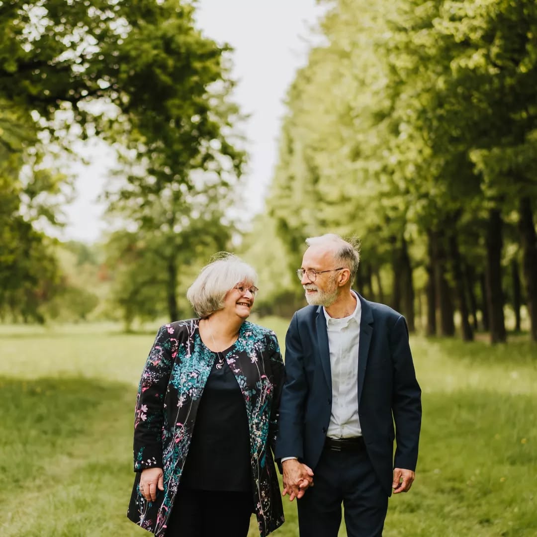 Petite séance famille regroupant trois générations à l'occasion de l'anniversaire de mariage des grands parents.
Une belle occasion pour réaliser ces souvenirs qui resteront !
#seancephotofamille #photofamille #seancephotoversailles