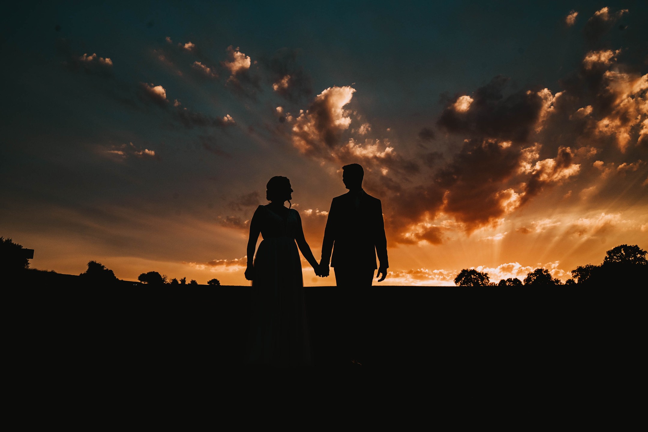 Hochzeit von Sarah und Tobias.. Tolle Hochzeit im Oriental in Schillingstadt. "Golden hour"
#hochzeitsfotos #hochzeitsfotograf #hochzeitsreportage #weddingpics #weddingphotography #brautpaar #brautkleid #lookslikefilm #hochzeitsfotoswürzburg
#hochzeitsfotografwürzburg #hochzeitsfotosfrankfurt #storytelling #storytellingphotography #burgsonneberg #gettingready #makeup #schillingstadt #orientalschillingstadt #goldenhour #sundown #goldenestunde #goldenestunde☀️🌇