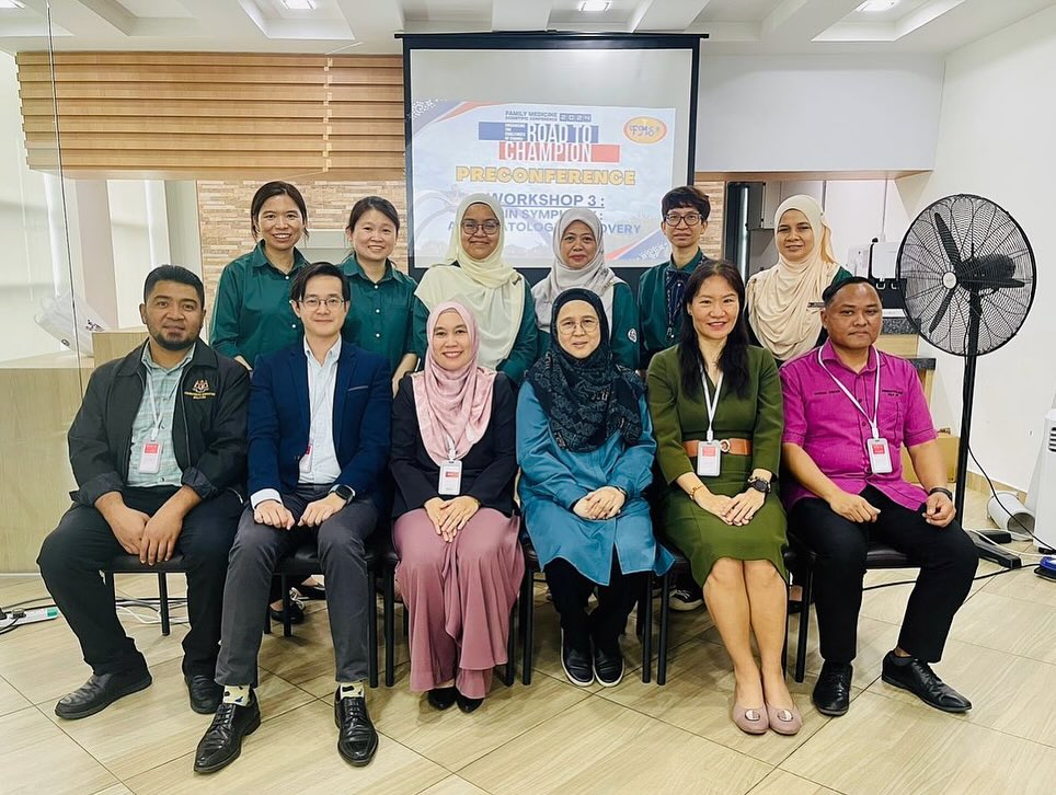 Another event completed: I presented on the use of dermoscopy in clinical practice and diagnosing skin lesions at the Family Medicine Scientific Conference in Johor Bahru. It was a challenge to condense a topic usually covered extensively in textbooks and conferences into a one-hour lecture for our primary care colleagues. What an experience 🙂In the photo: Dr. Sarah, Family Medicine Specialist, and Dr. Jannah, my former houseman.