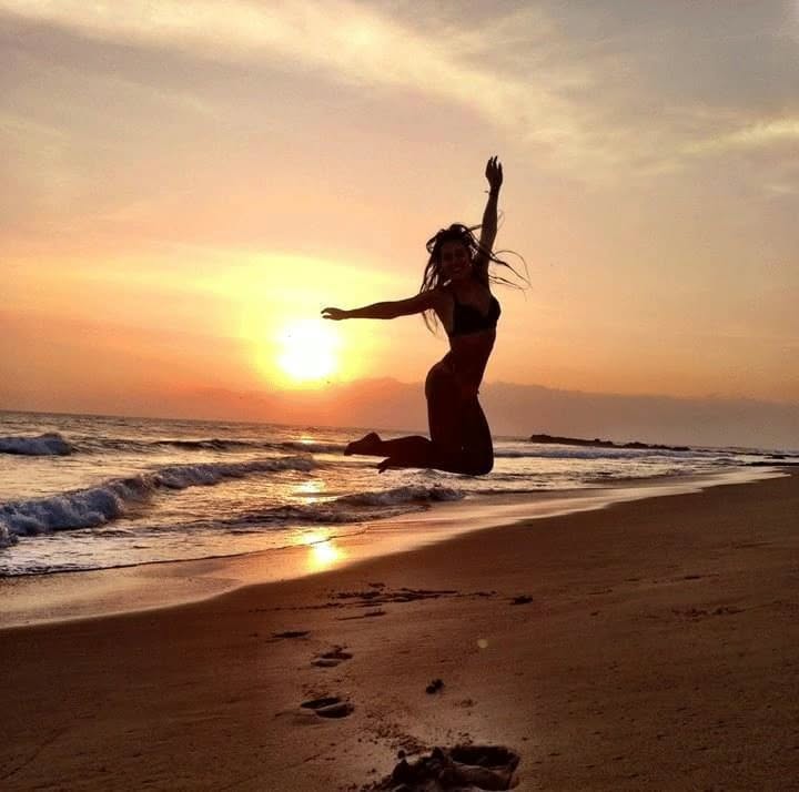 “Jump into Winter for an Endless Summer at Lion’s Rest”
#lionsrest #gurubebila #surfsouthsrilanka #weligamasurf #evening #surf #srilankatravel