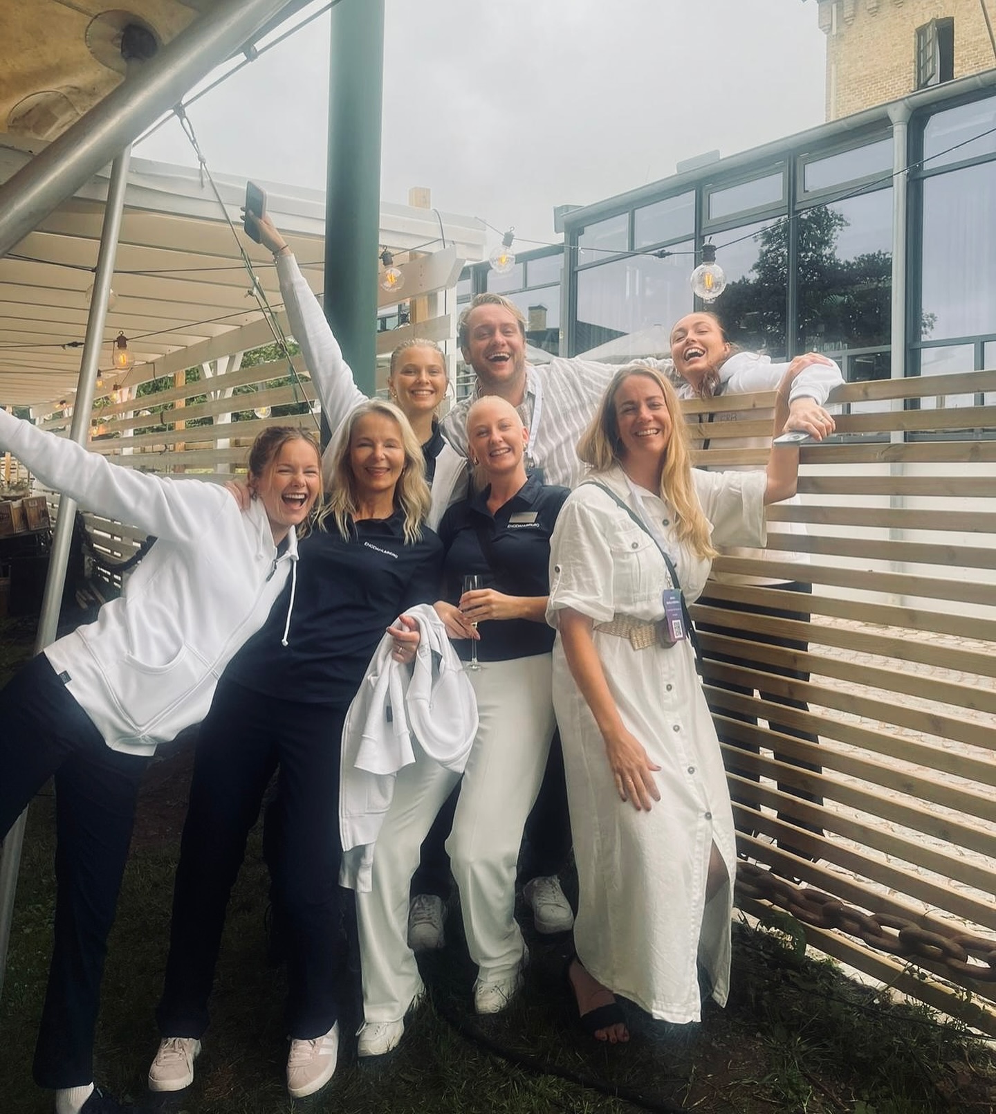 Vårt fantastiska team som alltid ger allt och lite till, här på genomförandet i Båstad för några veckor sedan💝
Det klättrades på tak, kläddes ut till diverse karaktärer och snittades 20 000 steg per dag - där en stor procent troligen var löpsteg. Men så kul vi har tillsammans!!
Extra kul blir det också när man har världens bästa kund och kontaktpersoner att jobba med🫶
Vi längtar redan till nästa år🌟