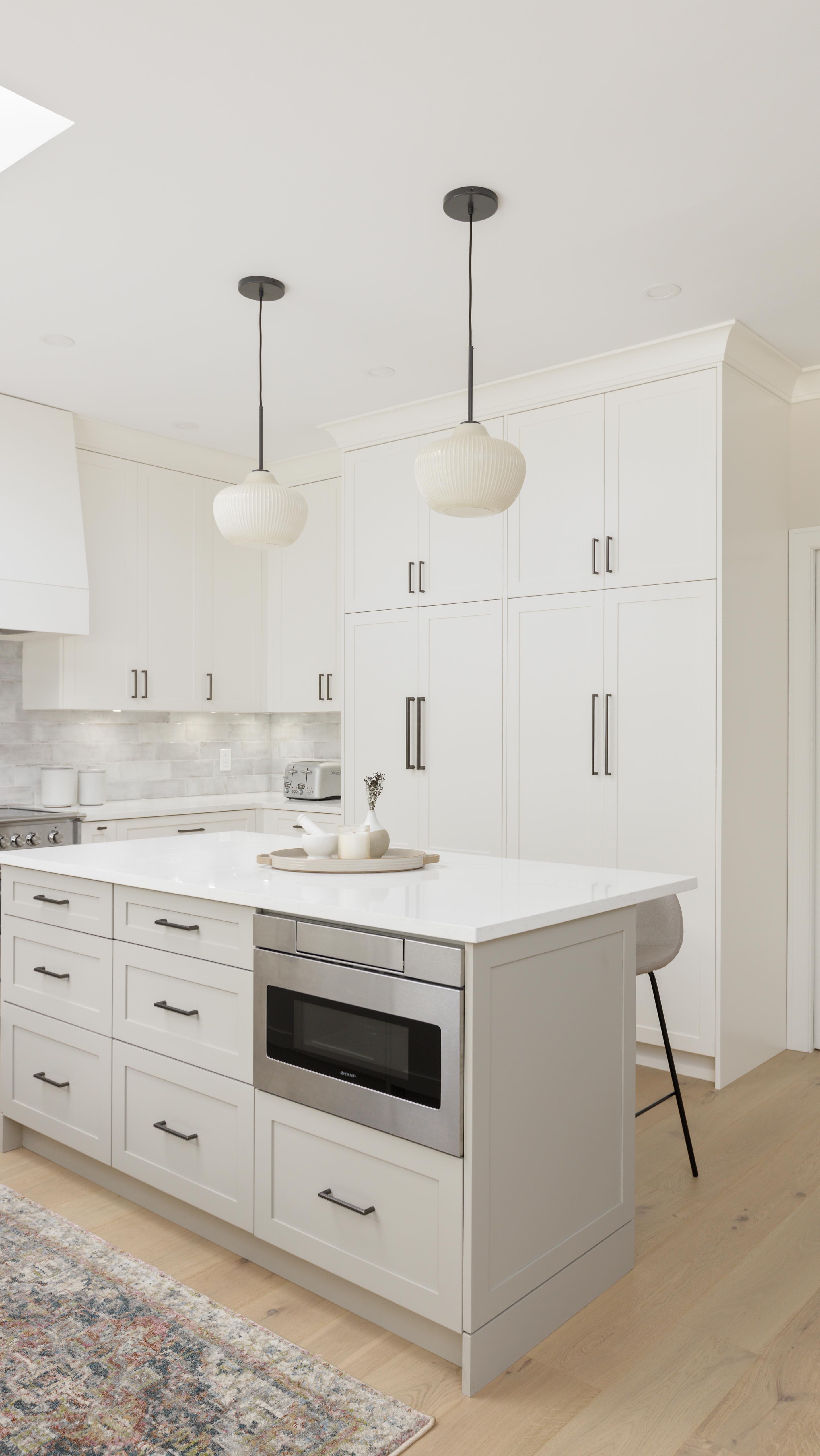 We love designing kitchens for our clients where they can cook up a storm 🧑🍳 and host guests 🍷. Both functional and beautiful 🤍
.
.
.
.
.
#kitchendesign #kitcheninspo #kitcheninspiration #interiors123 #vancouverinteriordesigner