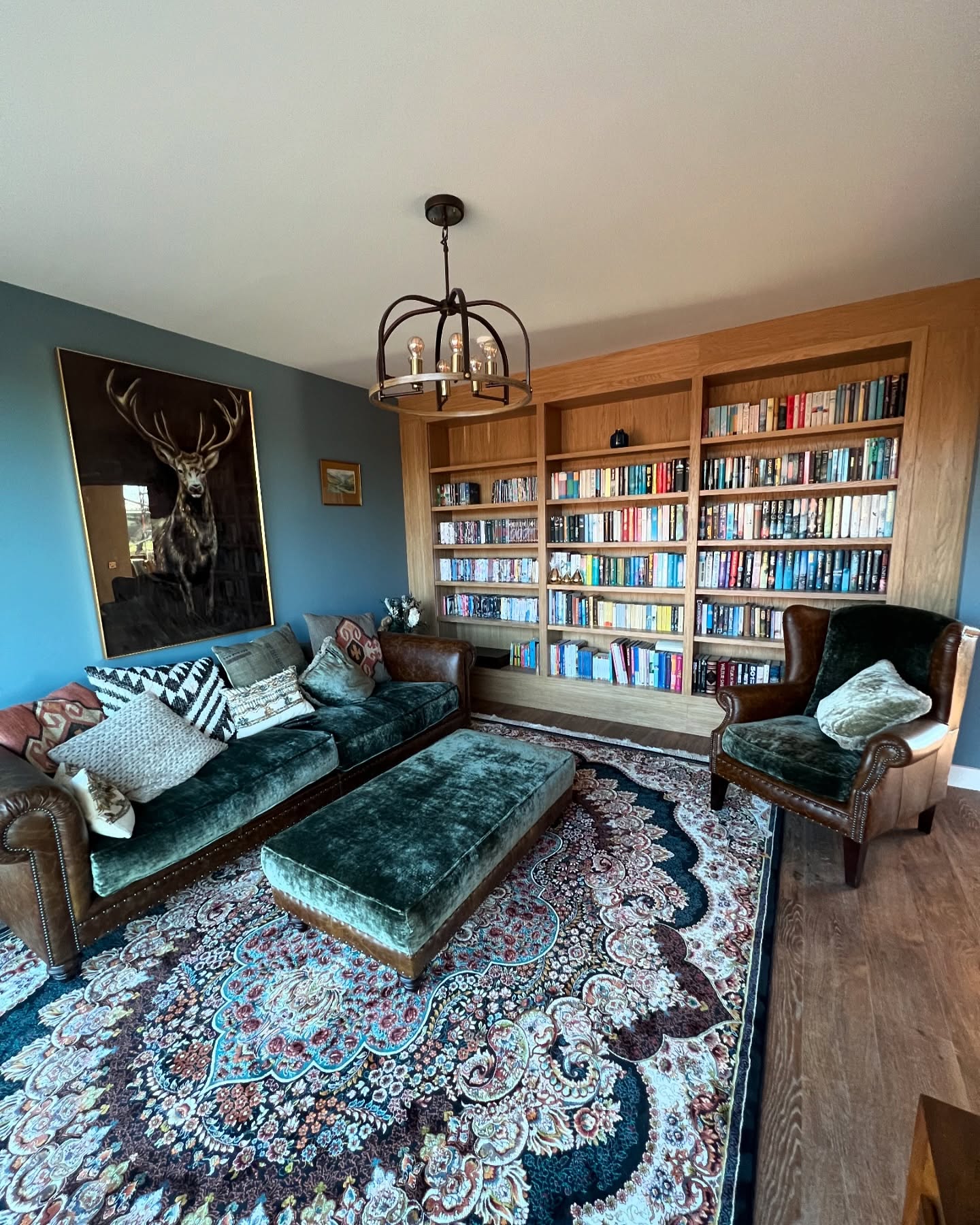 Transform your space with custom elegance. Our bespoke built-in library wall seamlessly integrates beauty and function. 📚✨
Enquire today to create your own personalised masterpiece.
#LuxuryLiving #BespokeDesign #CustomInteriors #HomeLibrary #InteriorDesign #ElegantSpaces #DesignPerfection #HomeGoals #InteriorInspo #LuxuryHomes #TailoredDesign