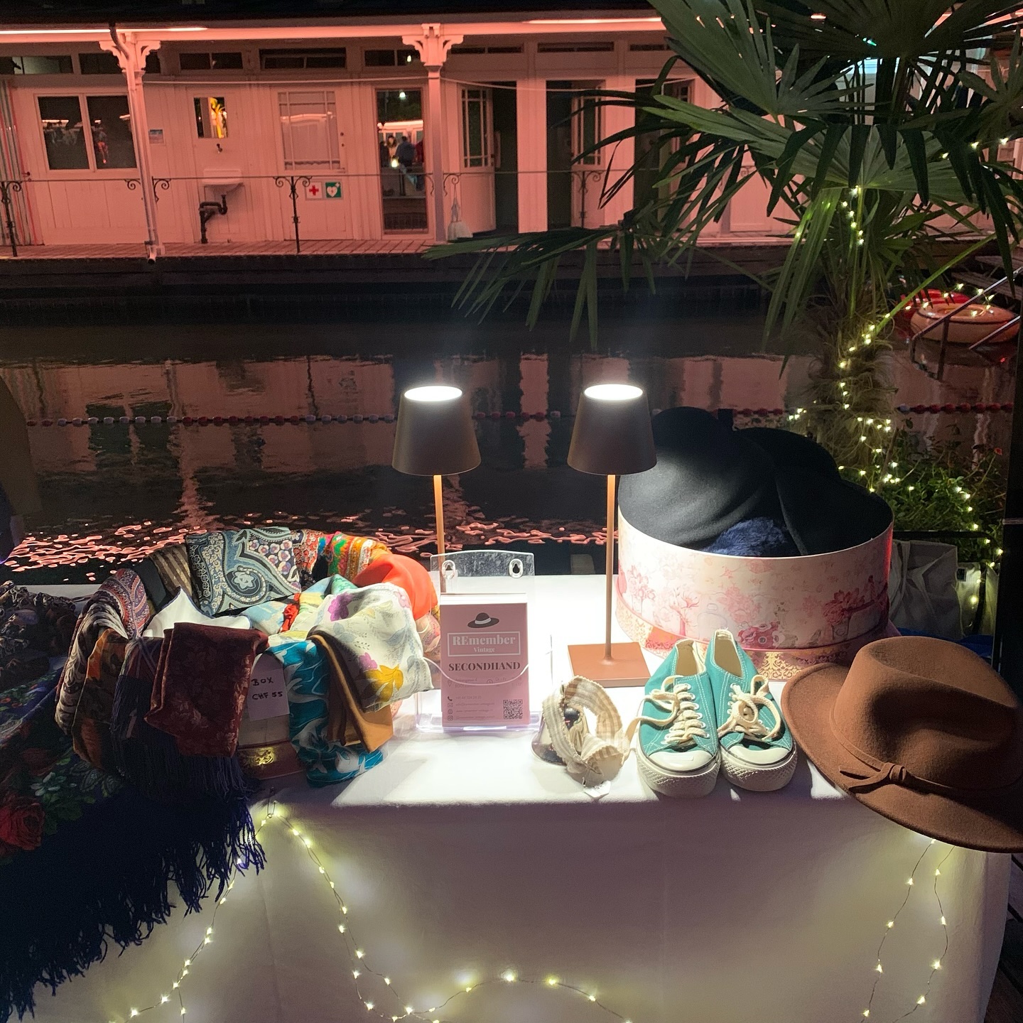 Mal wieder wunderschöne Stimmung in der @barfussbar_zuerich ✨ Danke, dass wir dabei sein dürfen @salon.zueri 🌊
#secondhand #vintage #zuerich