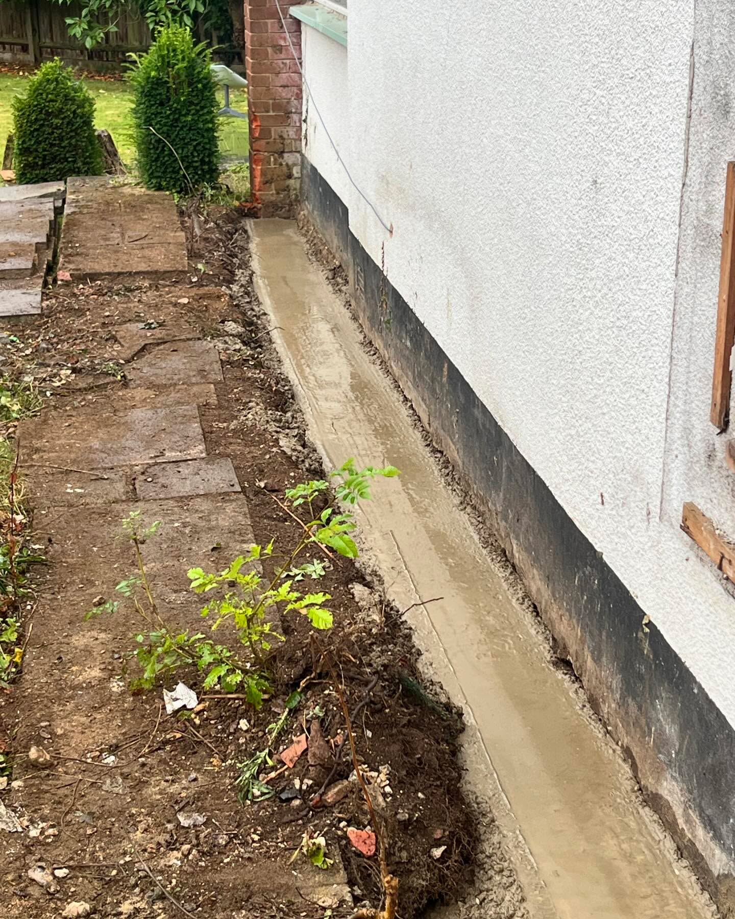 New job started today footings dug out and then concreted ready to build the block walls up machine hire curtesy of @watfordplanthire and concrete curtesy @baseconcreteherts #alderson #buiding #digging #footings #concrete #readymix
