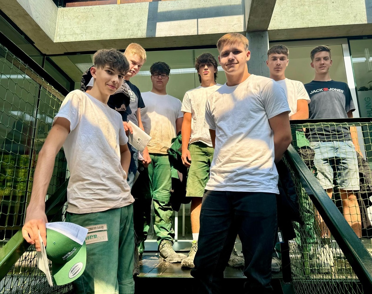 Ein herzliches Willkommen an unsere 7 (!) neuen Lehrlinge! Viel Freude und Motivation beim Erlernen des Maurerhandwerks!
#lehreambau #lehrlingsschmiede #mayrbau #proud