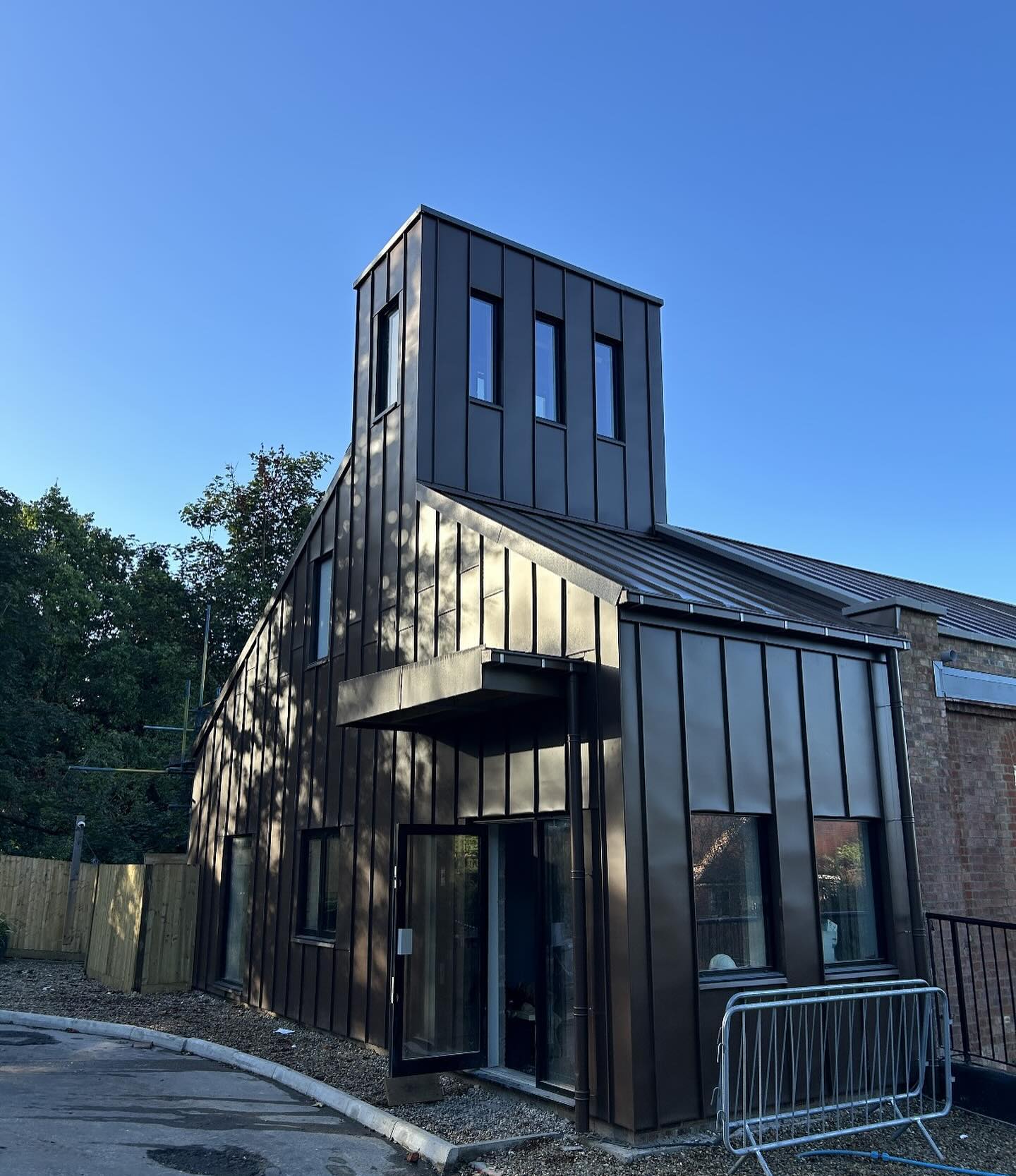 One of our ongoing projects, 222 London Road, St Albans
This project displays VM Zinc Pigmento Brown (0.7mm) Roofing and (0.8mm) cladding over a 18mm plywood, batten and VM Membrane substrate build-up.
