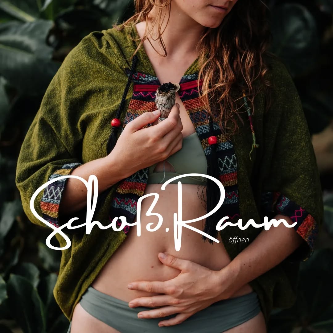 Dieser hier ist sehr speziell und gleichzeitig unspeziell 😂 Nr. 2/4 unserer Frauen Workshop Reihe & Reise!
Speziell im Sinne von den Praktiken, unspeziell im Sinne von der Zielgruppe - der ist tatsächlich für ALLE Frauen.
Warum?
Weil wir alle eine Gebärmutter haben oder zumindest hatten oder zumindest mit dem energetischen Raum davon zur Welt gekommen sind, mit der/dem wir angenehm leben und den vieleicht sogar aktiv nützen wollen 🧐🤩
Falls ja, that's for you!
Falls nein, bitte komm nicht.
Not sure, call me.
Für wen GENAU ist das ein Event zum Dabei-Sein?
Für alle Ladies mit:
- Zyklusthemen: keine/ zu schwache/ zu starke/ schmerzende Blutung, einen unregelmäßigen Zyklus, PMS...
- Thematiken rund um Schwangerschaften: darauf vorbereiten, Fehlgeburten, Ausschabungen oder Schwangerschaftsabbrüche
- einem Gefühl des Feststeckens (feeling stuck), fehlende Inspiration und Kreativität im Leben, im Business, in Beziehungen, im Alltag
- Probleme mit Pathologischem wie Zysten, Endometriose, Gebärmutterentfernungen...
- Wünschen rundum Sexualität: die Eigene und auch mit Anderen
- wo's ums Frau.Sein geht: noch nicht (genug) in der eigenen Weiblichkeit angekommen, ständig am tun und machen - im Yang/ der Aktivität - unterwegs...
- nichts von alle dem, aber dafür den Wunsch (mehr) mit dem eigenen Schoß.Raum zu connecten und/ oder präventiv damit zu arbeiten
As always:
Fragen via 📲, 📮, 📧, ☎️, 🗣️
Anmeldung via Link in meiner Bio 🤗