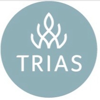 GEUNDHEIT und WOHLBEFINDEN
In den letzten 10 Jahren wurde immer besser verstanden, dass individuell angepasster Sport und Bewegung nach einer Krebsdiagnose eine wichtige Rolle als Begleittherapie zukommen sollte. So gilt es als erwiesen, dass körperliche Bewegung in fast allen Stadien einer Krebserkrankung möglich, sicher und sogar empfehlenswert ist.
Eine moderate sportliche Betätigung richtet den Blick auch nach vorne, steigert die körperliche Leistungsfähigkeit und macht Mut für das Leben nach Krebs.
Die Angst vor der Zukunft, Wut und Verzweiflung ("Warum ausgerechnet ich"), Stigmatisierung durch die Umwelt etc. sind alles Faktoren, die einen Heilungsprozess negativ beeinflussen können.
GESUNDHEIT und WOHLBEFINDEN
Onkologisches Boxen zielt auf die körperliche und emotionale Verarbeitung der Krankheit. Selbstvertrauen, Harmonie und Vertrauen zu dem eigenen Körper wieder aufzubauen.
Beginn am 25.10.2024
Kursleitung: Thorsten
Freitag: 13 - 14:30 h
Ort: TRIAS⎪Box Institut
#terapeutischesboxen
#ganzheitlich
#ressourcen
#angst
#anspannung
#agression
#selbstentfaltung
#überkreuzbewegung
#ventil
#erfahrung
#widerstandsfähigkeit