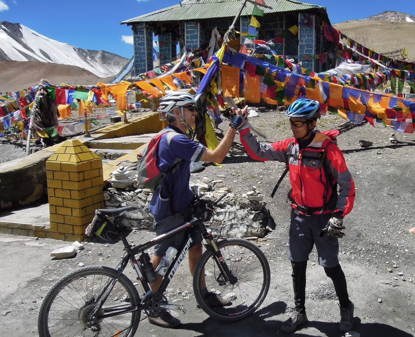 Getting ready for some High "altitude" Fives in the Himalayas.
#himalayanterra #mountainadventures #mountainbiking #expedition #highaltitude #adventures #himalayas