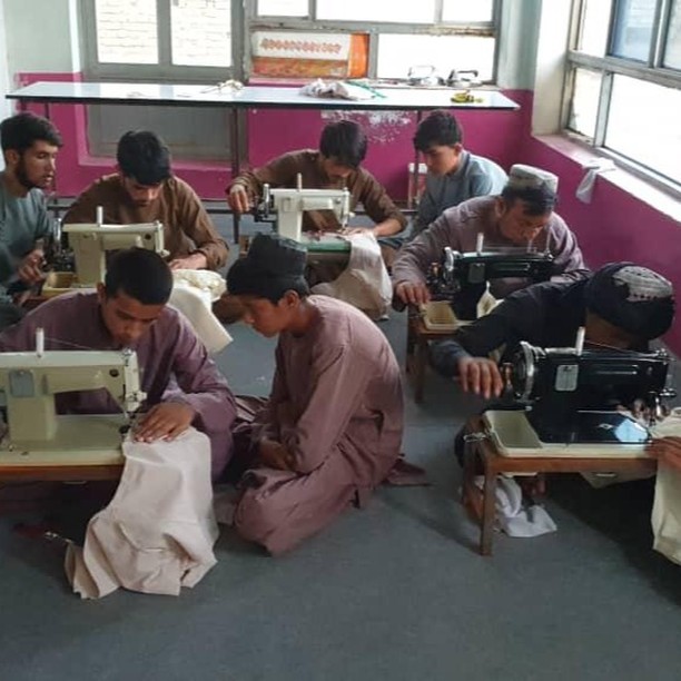 Empowering the next generation!
At the Young Men’s Vocational Center, boys aged 14-18 are learning the art of tailoring, giving them the skills to support themselves and their families. Through this free, intensive program, they are building confidence and creating a sustainable future. 🌟
Your support makes all the difference! Link in bio to learn more.
#EmpowerYouth #TailoringSkills #Afghanistan #SharedHumanity #SkillsForLife