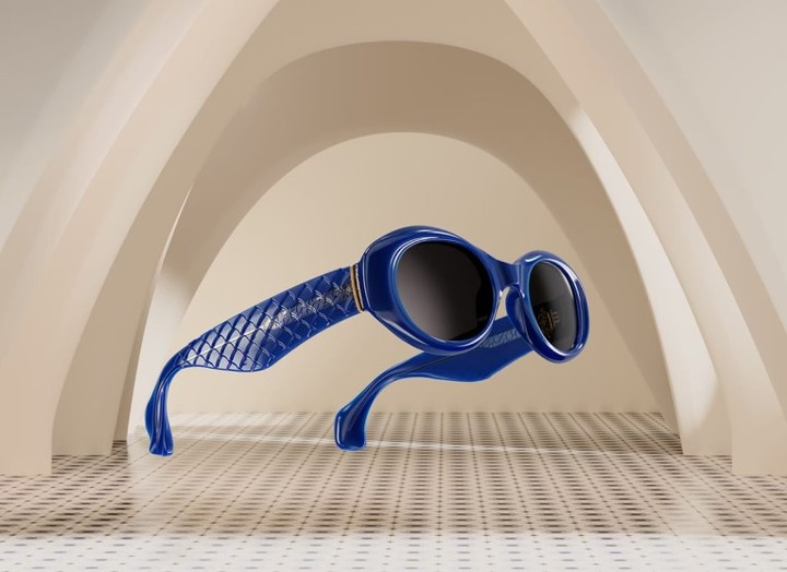 Casa Batlló x Etnia Barcelona.
Every corner of Casa Batlló is embodied in this limited edition collection by @etniabarcelona , from the sinuous lines of the facade to the colors and texture of the roof, as well as the organic shapes within the interior.
Discover the collection on www.etniabarcelona.com