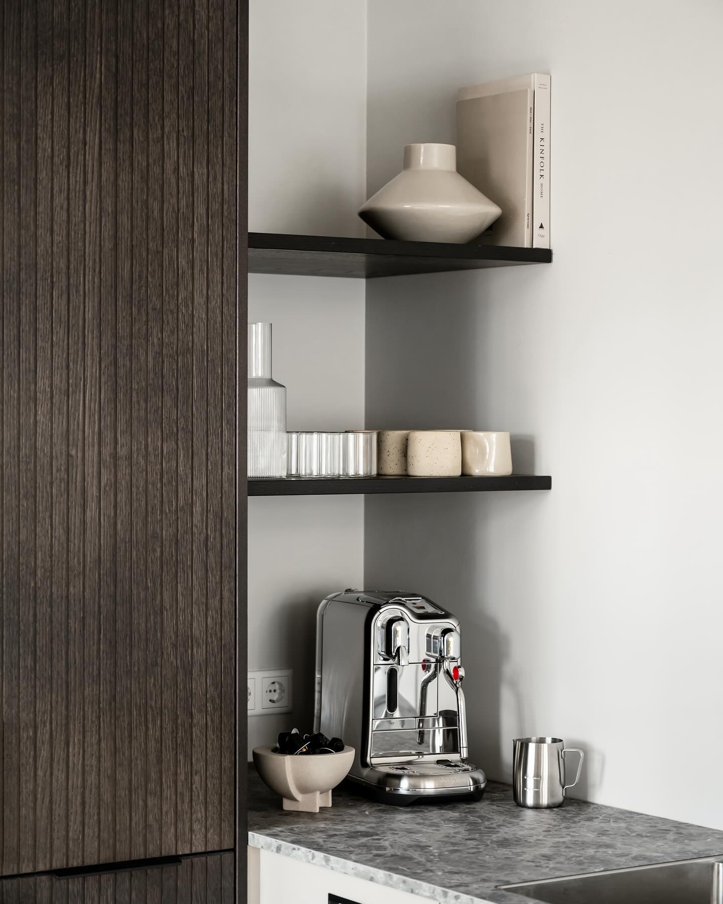 Happy new week!
This week on the schedule; a design presentation, the start of a new project & a lot of project management. Let’s go 💪🏼
📷 by @michieljbosman // Kitchen corner of our Finished project in Utrecht