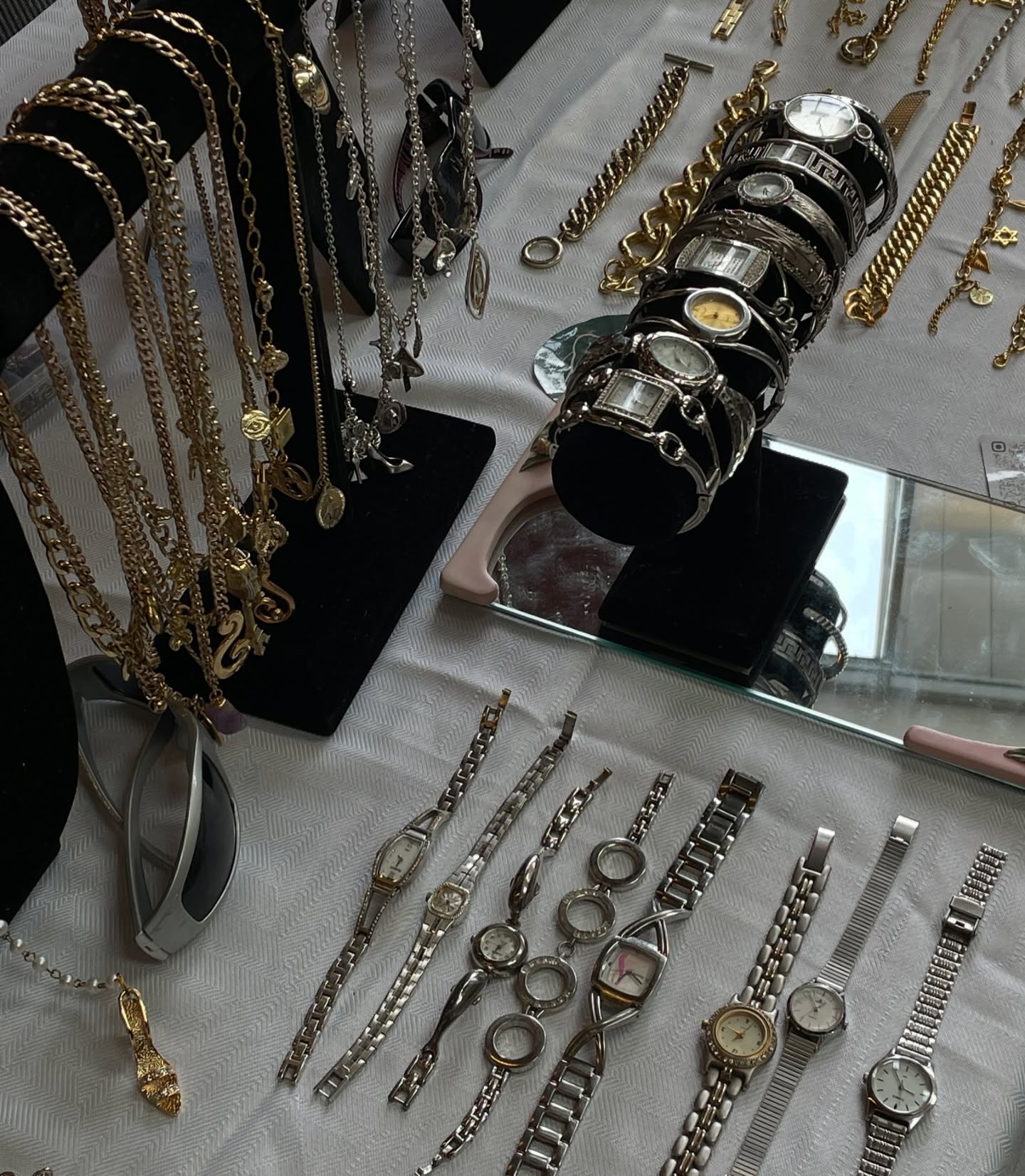 sorry been so inactive… going to be posting some fun stuff soon! 🍊💋🎀🌼🧚🏼♀️ mtl lovies come visit @artistimpactmov pop up sale this Saturday 🍓