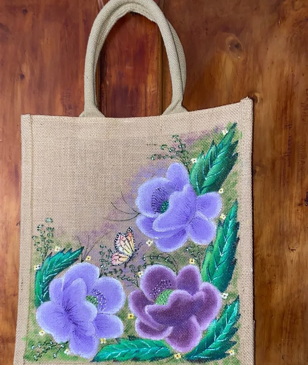 Nuestras bolsas tienen varias opciones de personalización, si las deseas sin estampado,
Con estampado, sus medidas específicas , los tipos de materiales yute, lona madreselva, lona cruda, algodón orgánico.
El cliente tiene la alternativa de ser 🎨 artista de su propia bolsa en pintarla también bordarla. En la fábrica de Quibol sas encuentra en stock algunos diseños y materiales sin estampados.
#bolsasentela🌎♻️
#bolsasyutepersonalizadas
#bolsaslienzoalgodon
#bolsasparapintar
#bolsasreutilizables♻️🌱🇨🇴